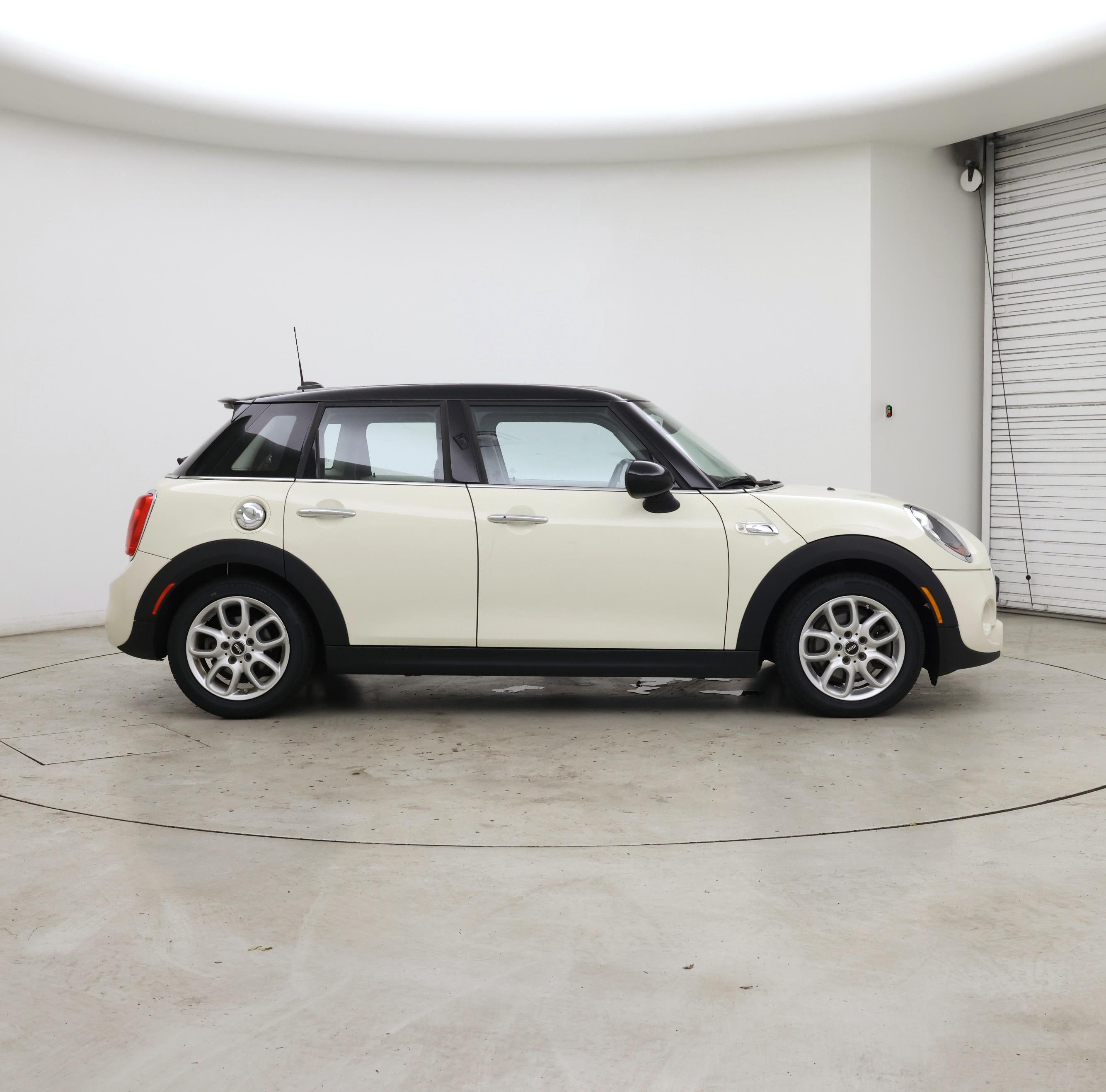 Thumbnail: 2016 MINI Cooper Hardtop - 7