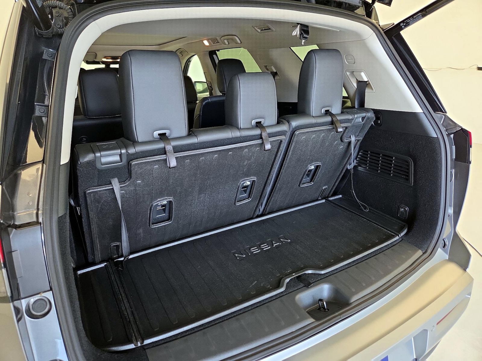 2022 Nissan Pathfinder Platinum - Photo 23