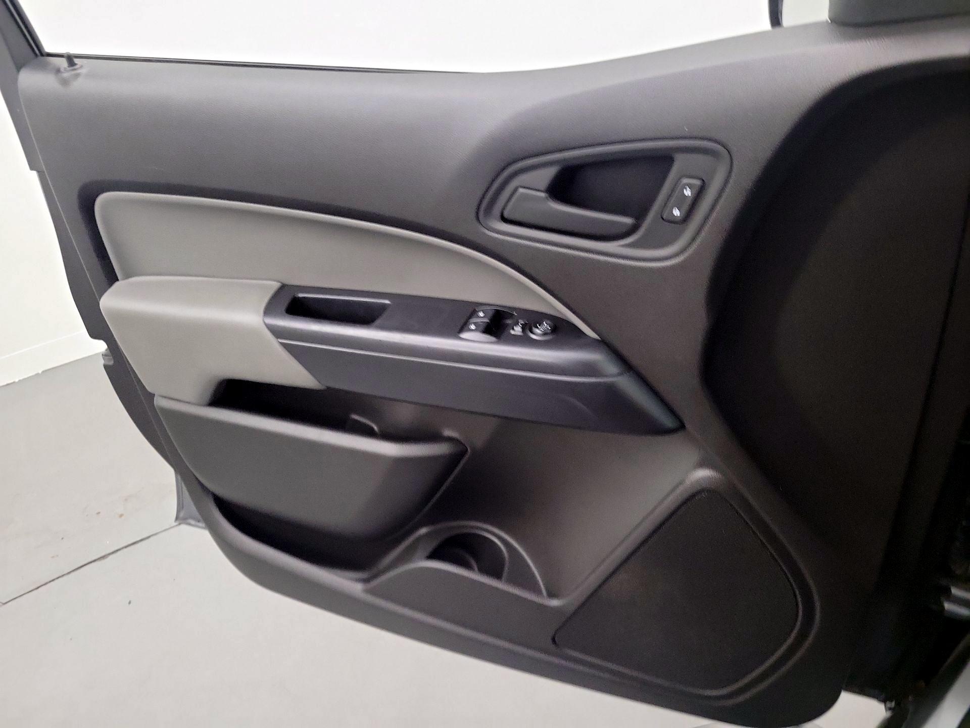 Thumbnail: 2018 Chevrolet Colorado - 12