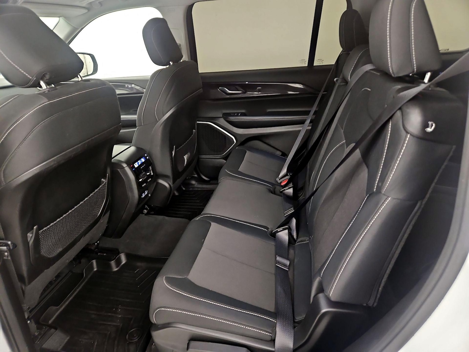 2022 Jeep Grand Cherokee L Laredo - Photo 21