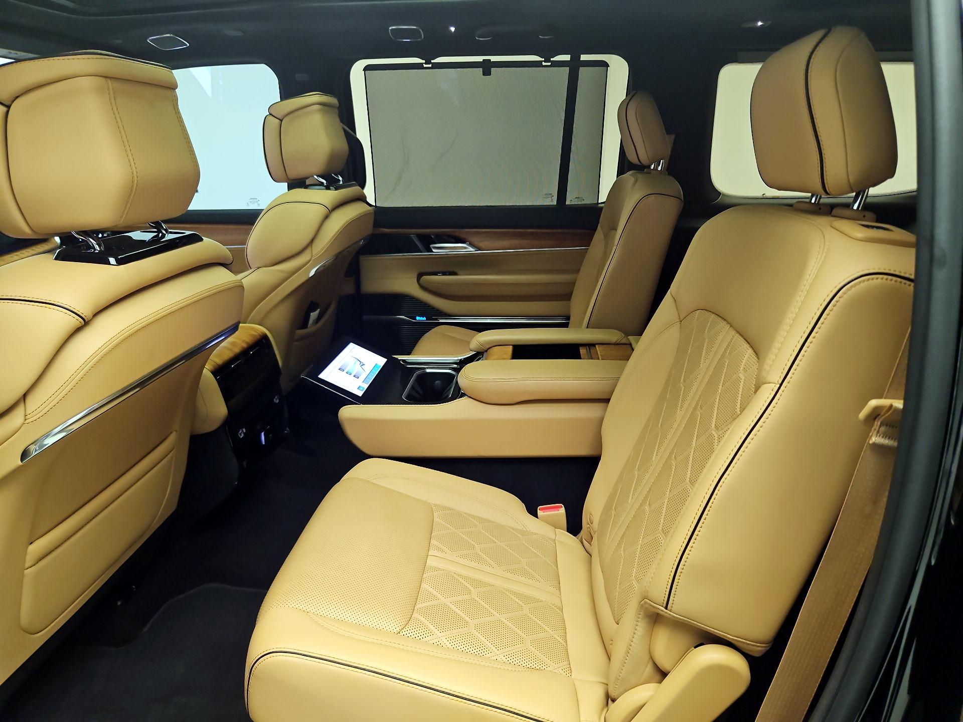 Thumbnail: 2023 Jeep Grand Wagoneer - 20