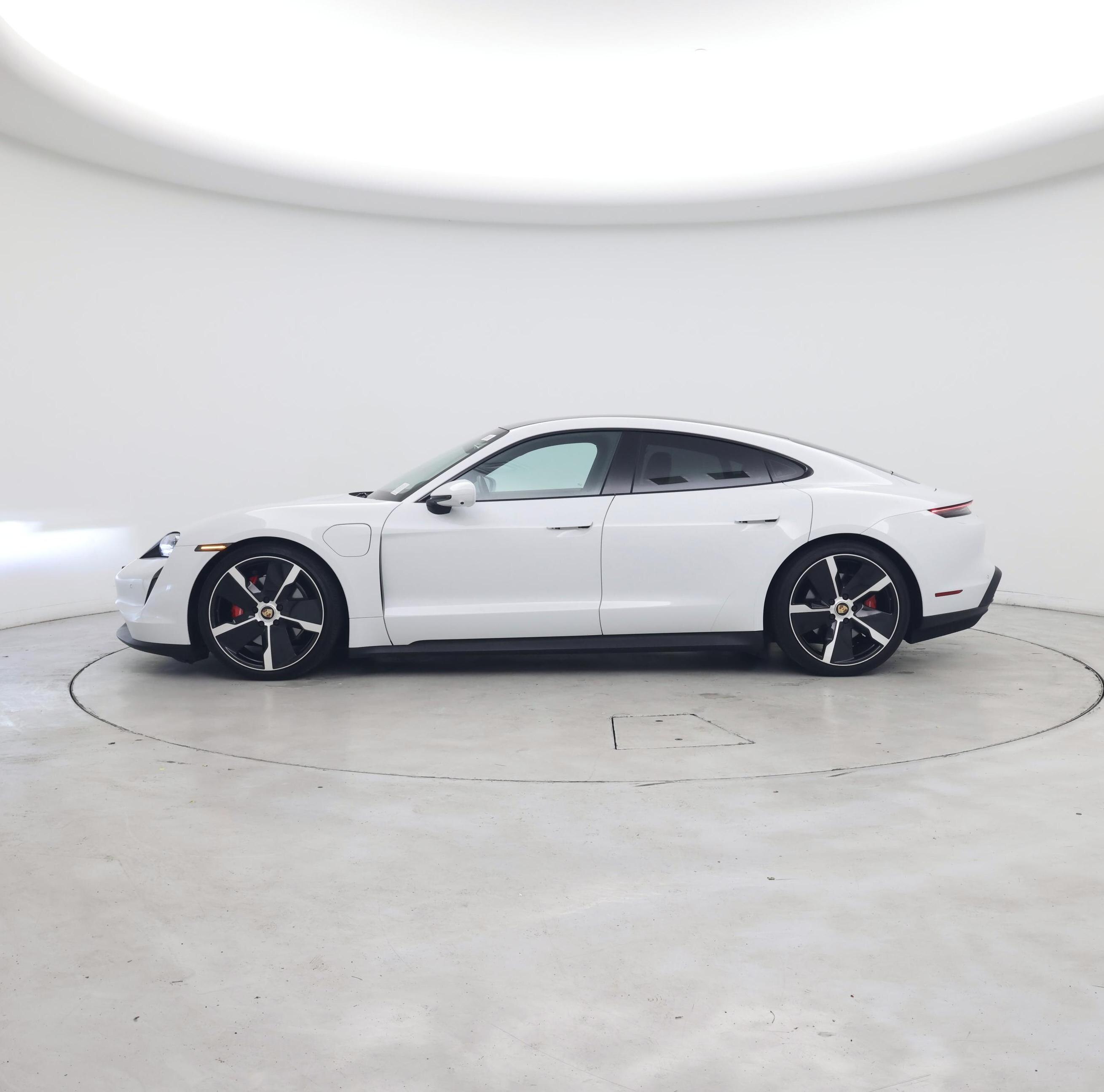 Thumbnail: 2021 Porsche Taycan - 3