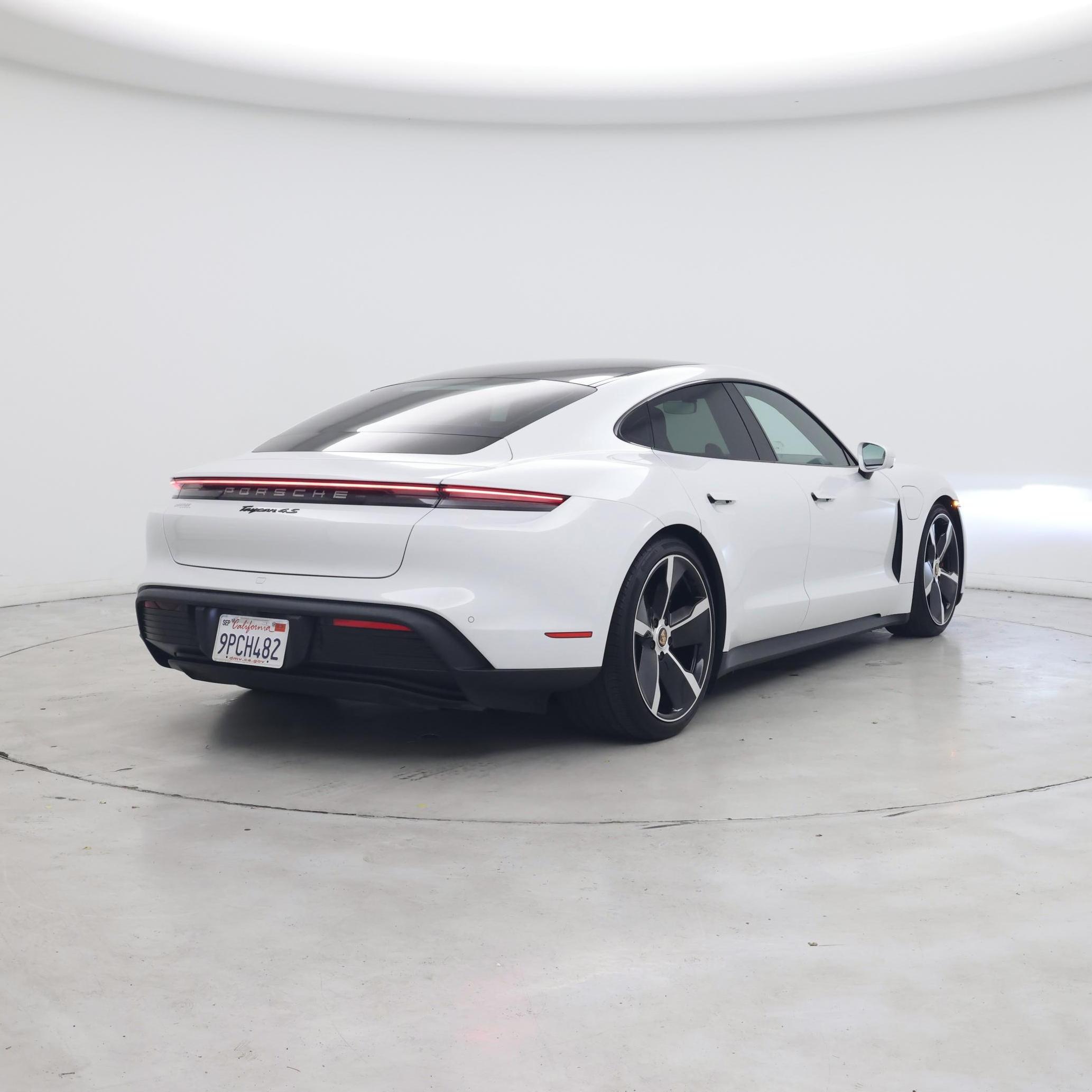 Thumbnail: 2021 Porsche Taycan - 8