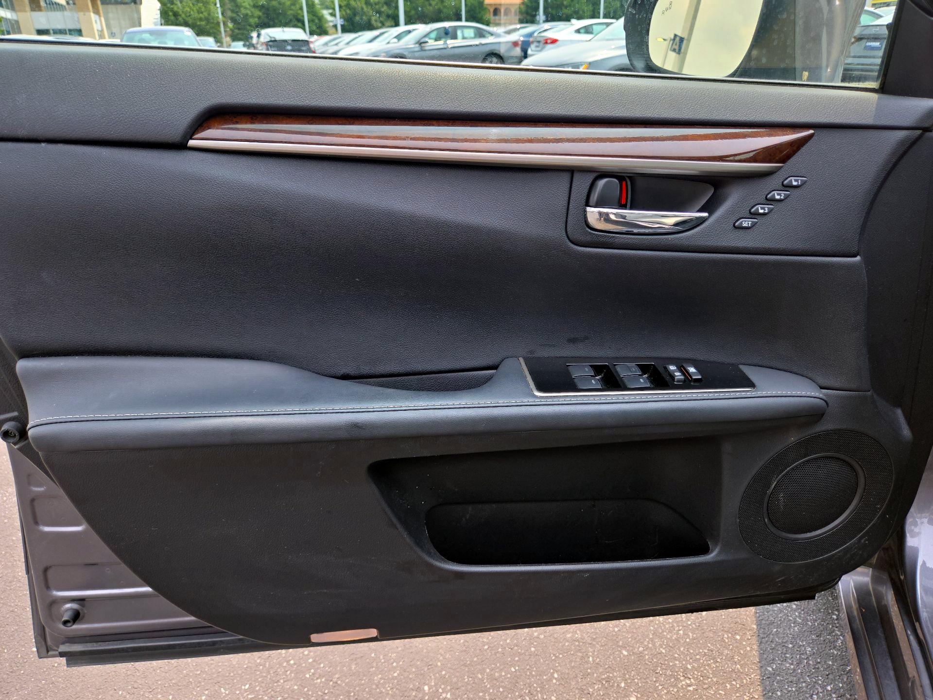 Thumbnail: 2017 Lexus ES - 10