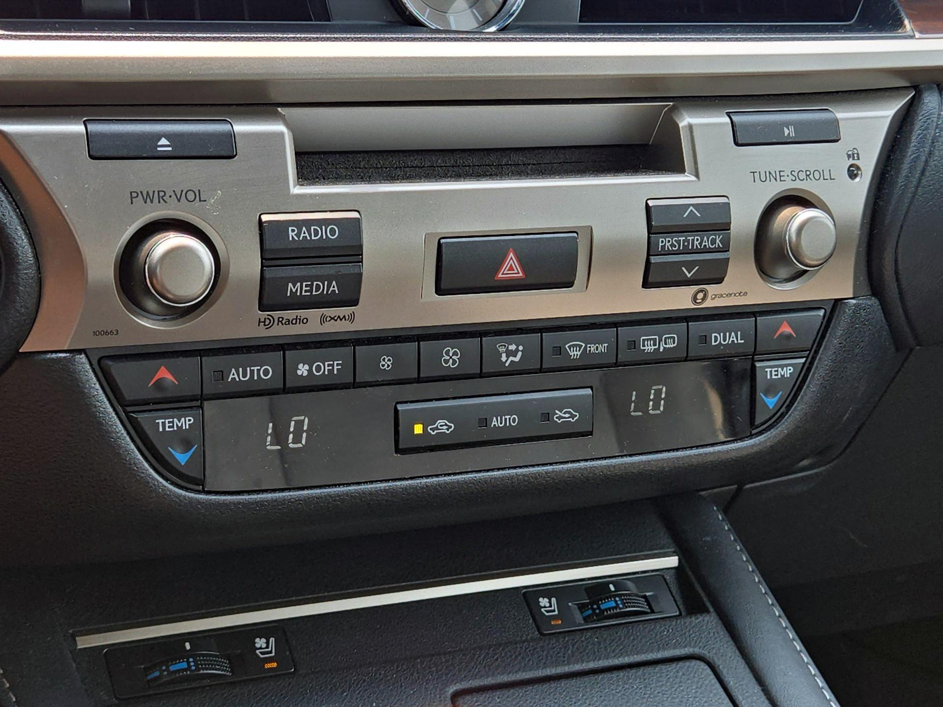 Thumbnail: 2017 Lexus ES - 14