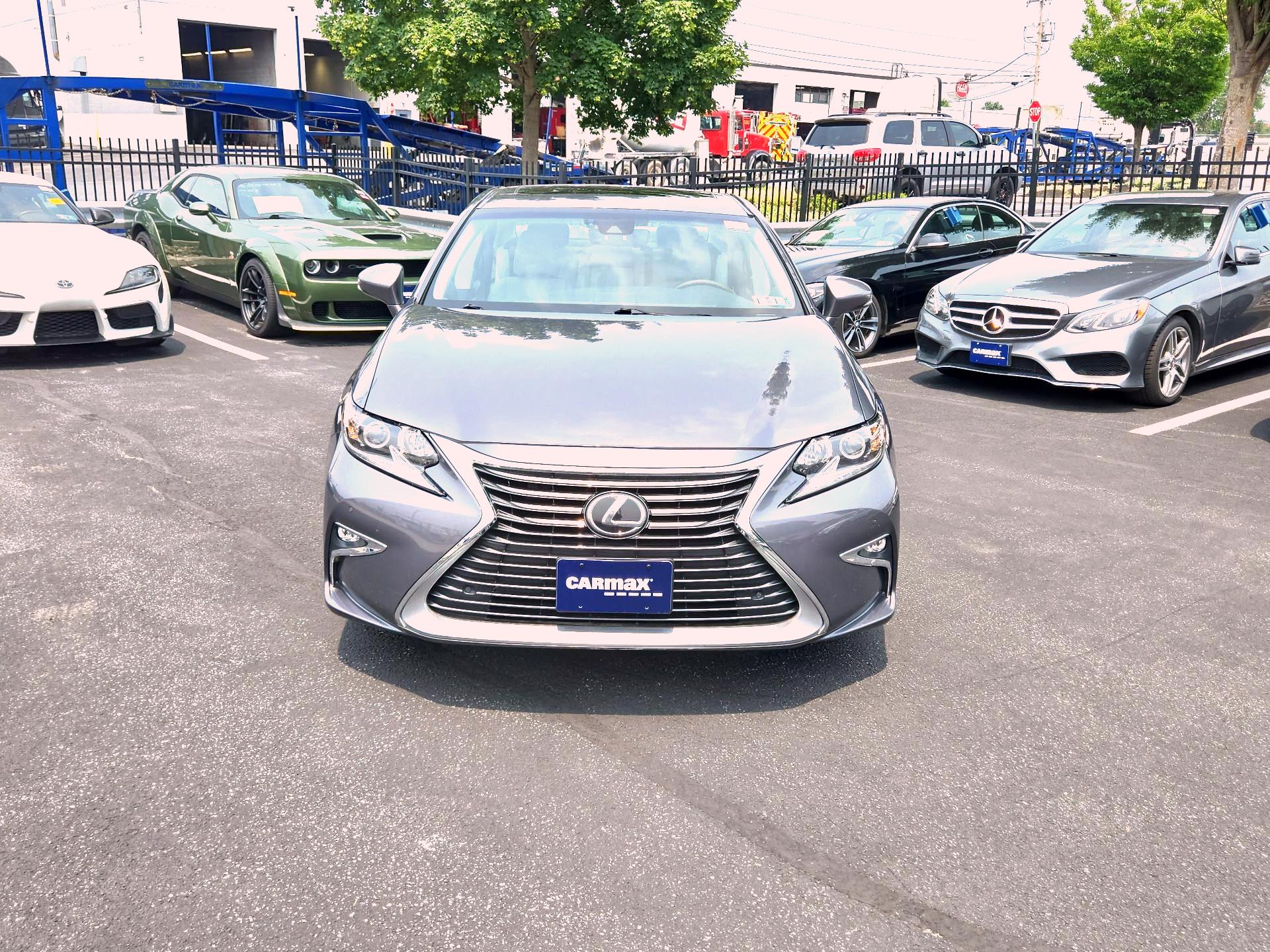 Thumbnail: 2017 Lexus ES - 2