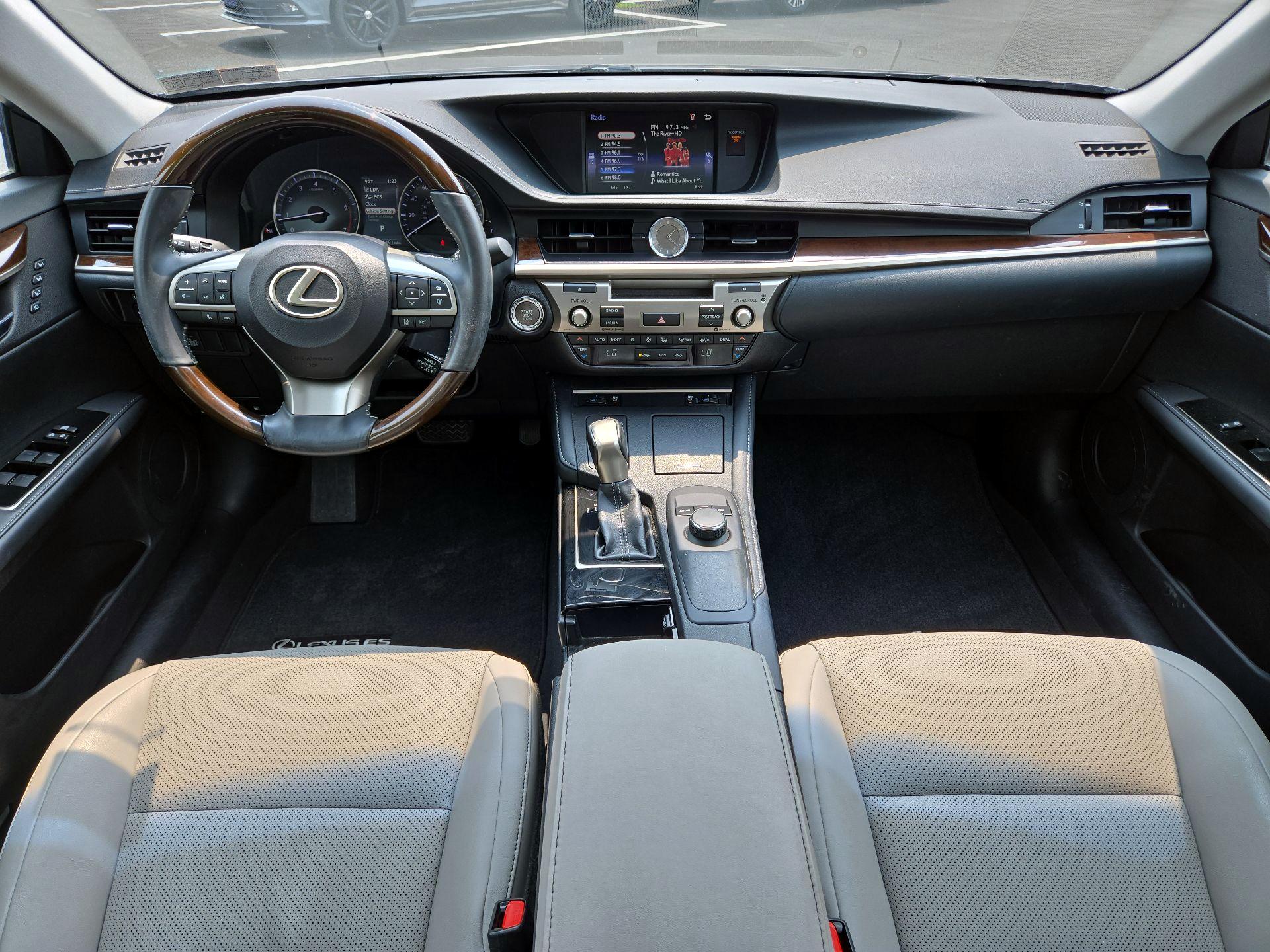 Thumbnail: 2017 Lexus ES - 8