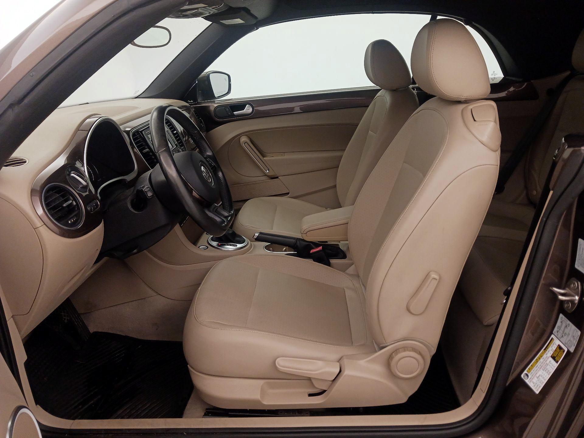 Thumbnail: 2015 Volkswagen Beetle - 11