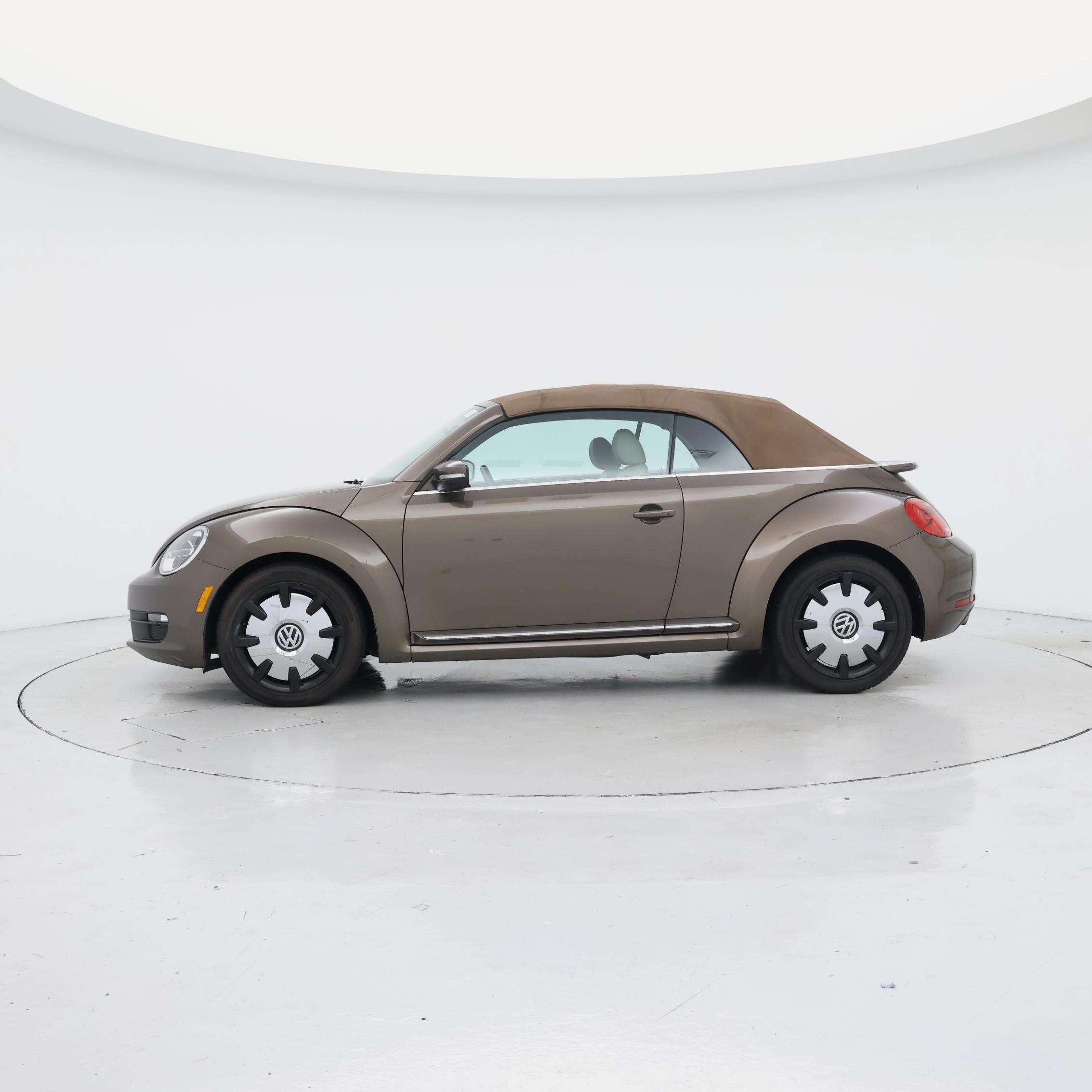 Thumbnail: 2015 Volkswagen Beetle - 3