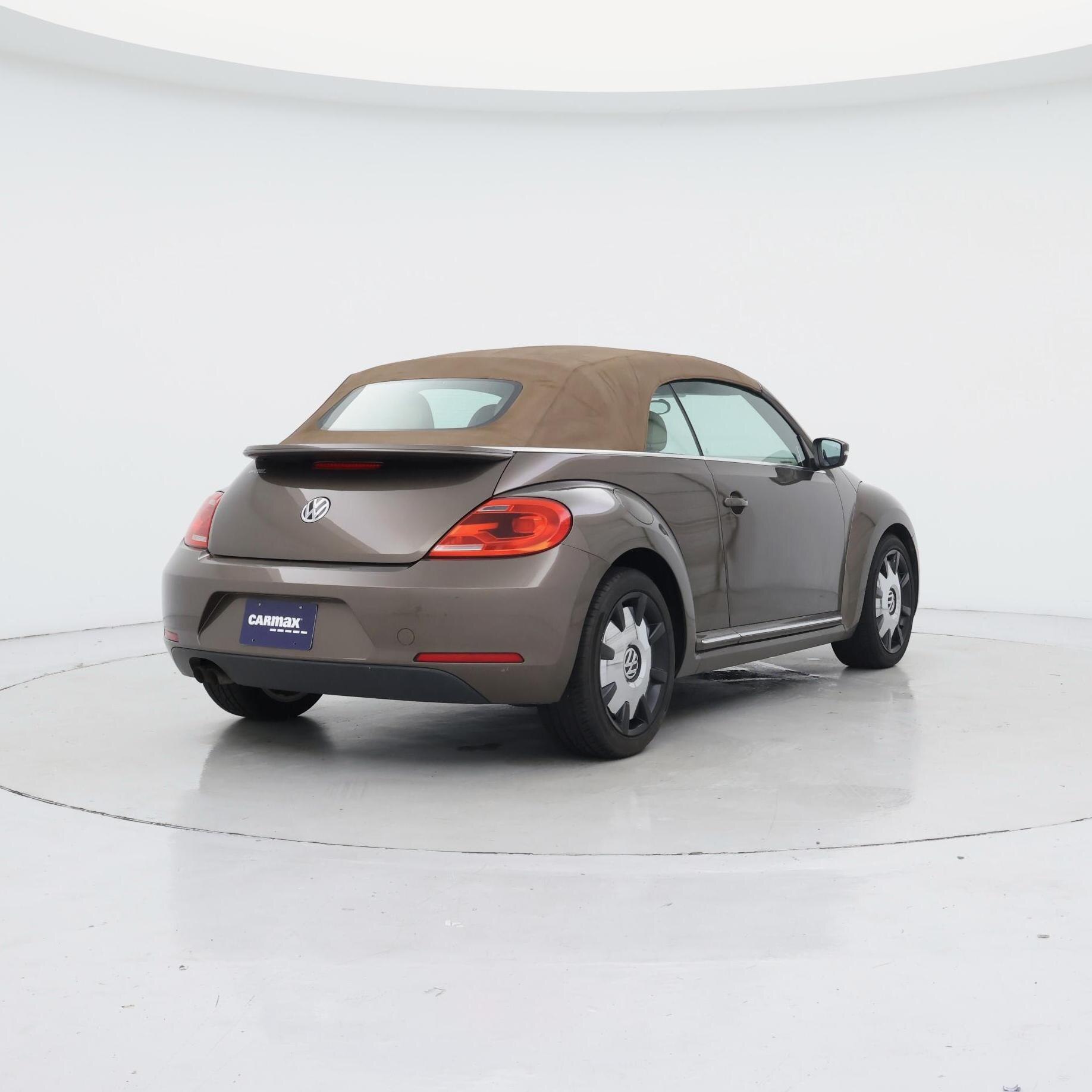 Thumbnail: 2015 Volkswagen Beetle - 8