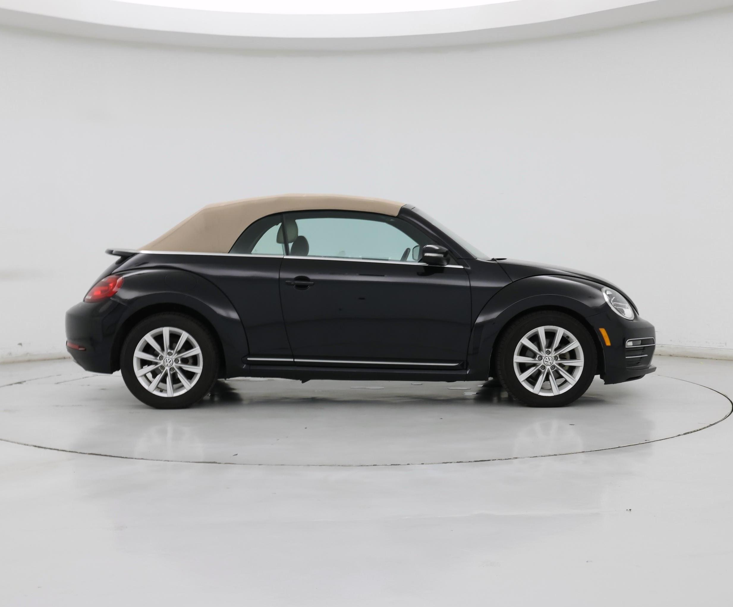 Thumbnail: 2019 Volkswagen Beetle - 7