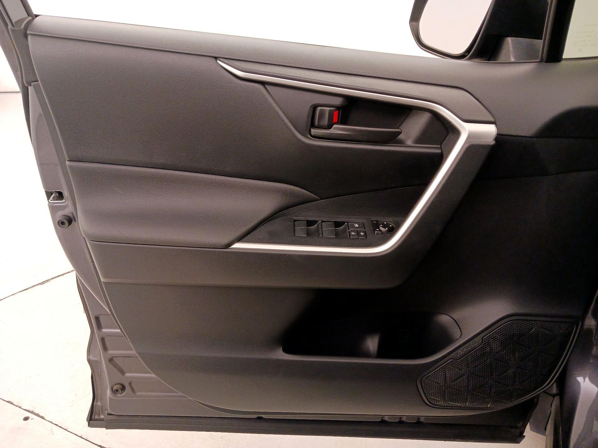 Thumbnail: 2019 Toyota RAV4 - 12