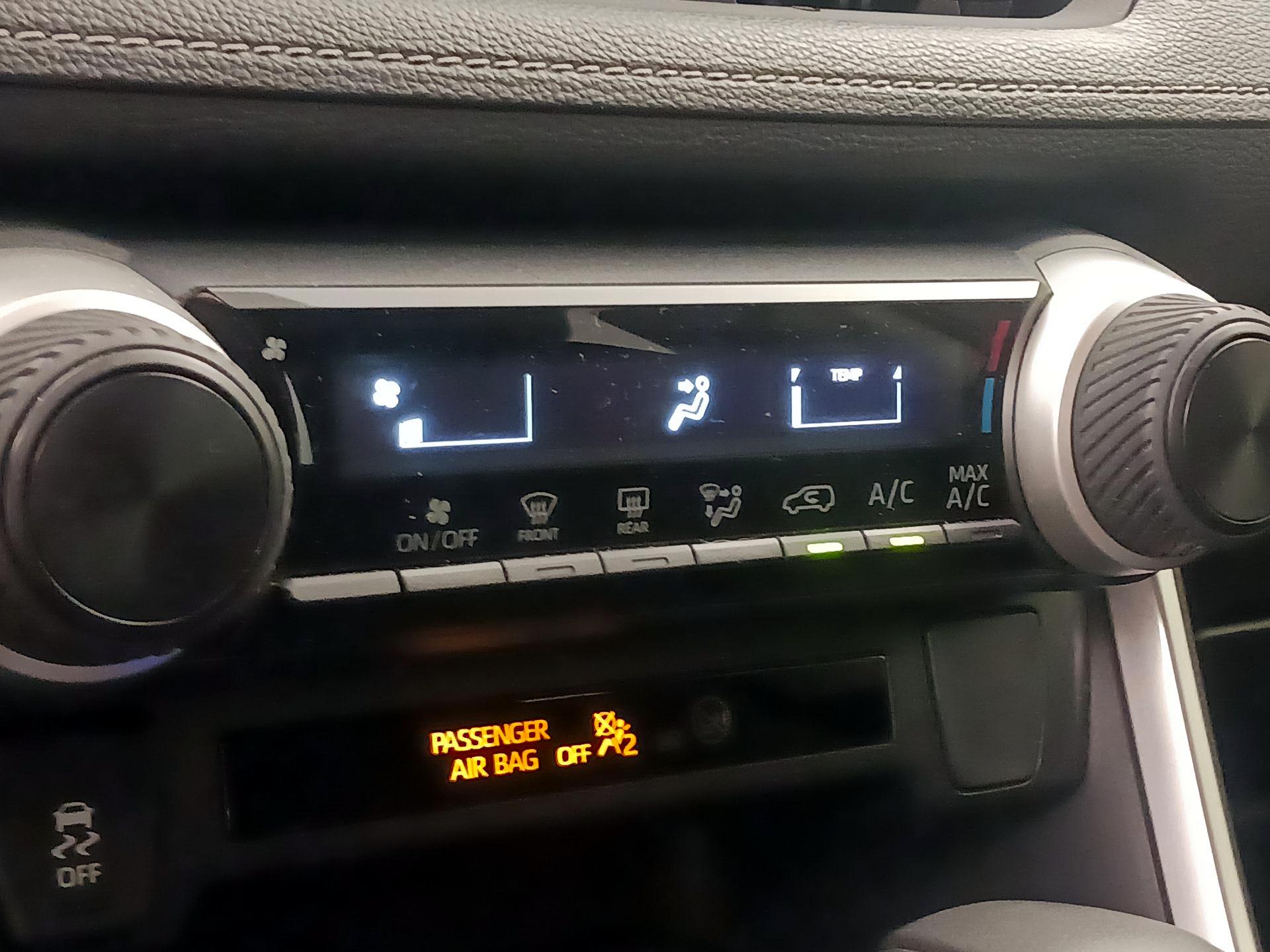 Thumbnail: 2019 Toyota RAV4 - 16