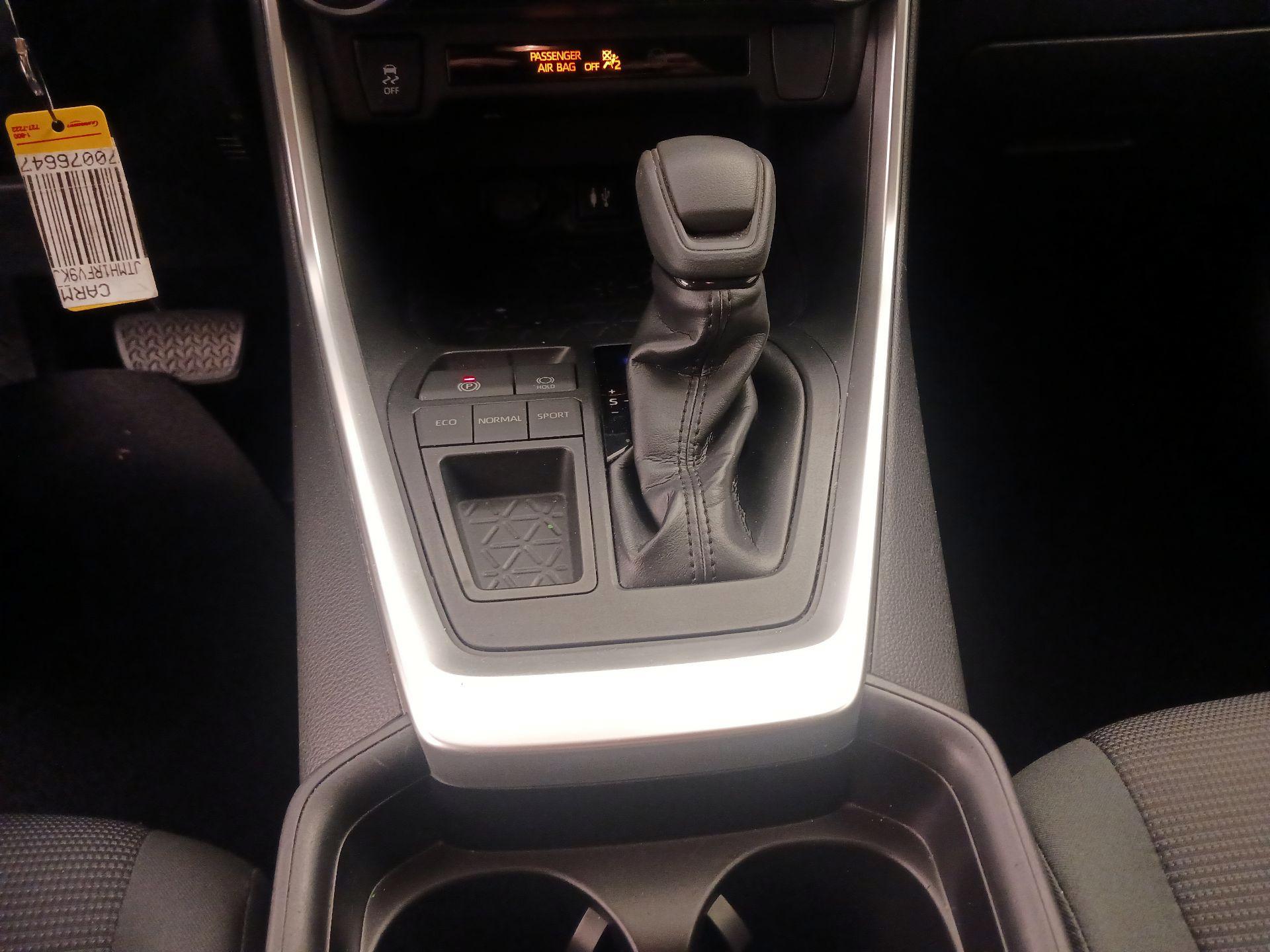 Thumbnail: 2019 Toyota RAV4 - 17