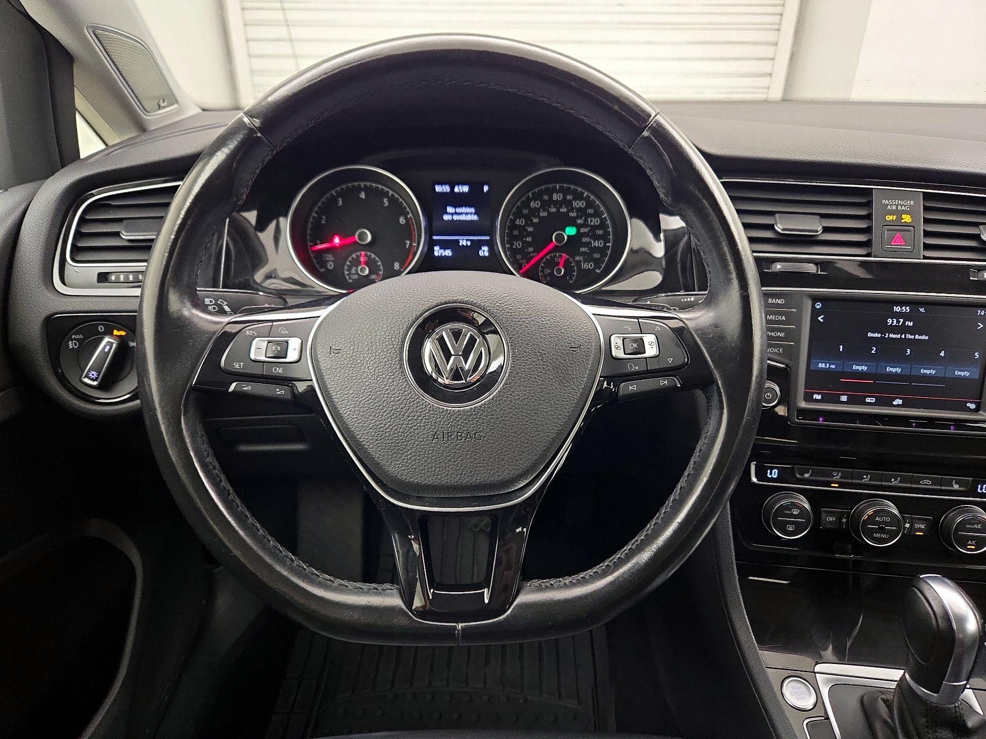 Thumbnail: 2016 Volkswagen Golf - 10