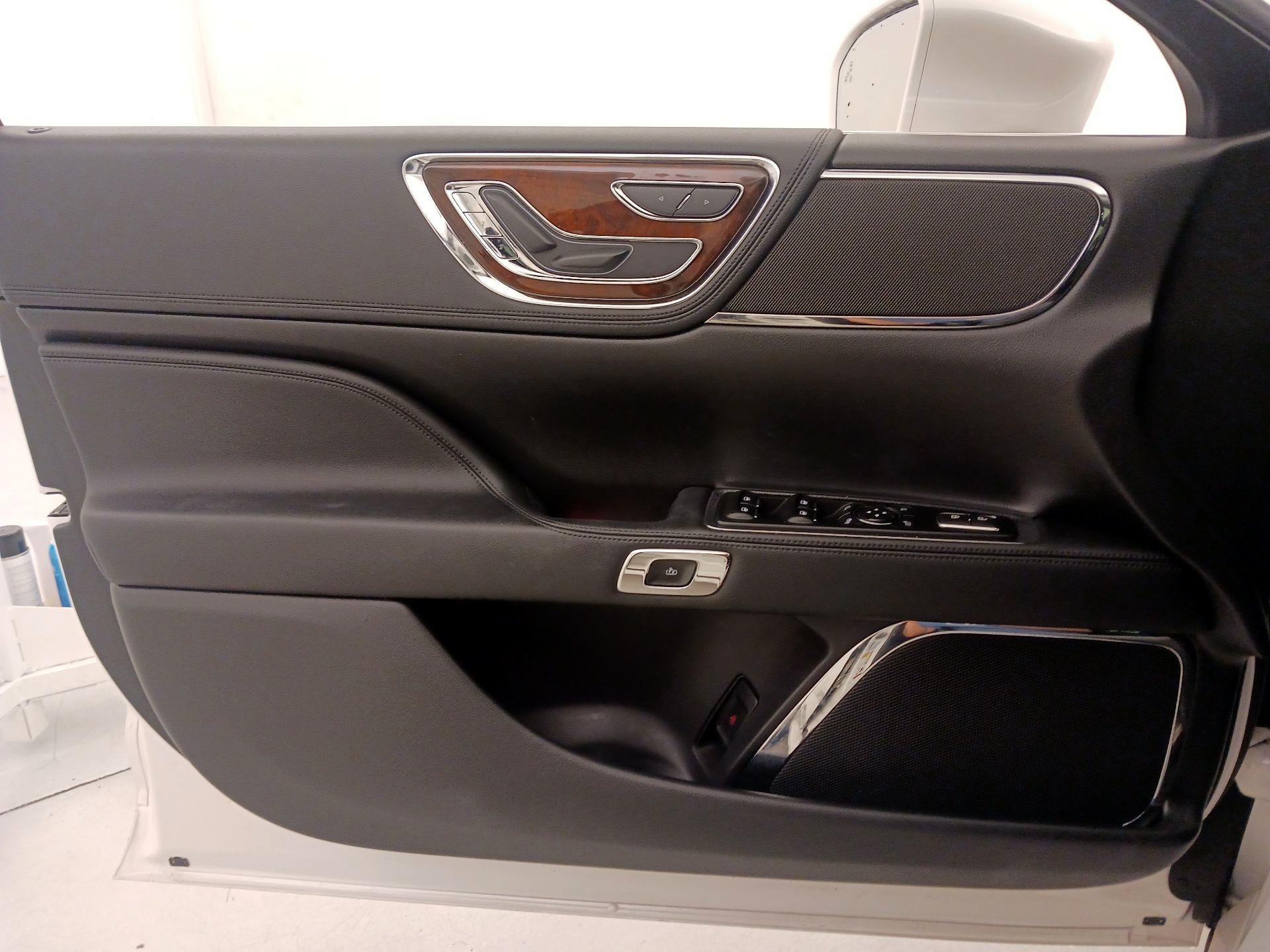 Thumbnail: 2018 Lincoln Continental - 12