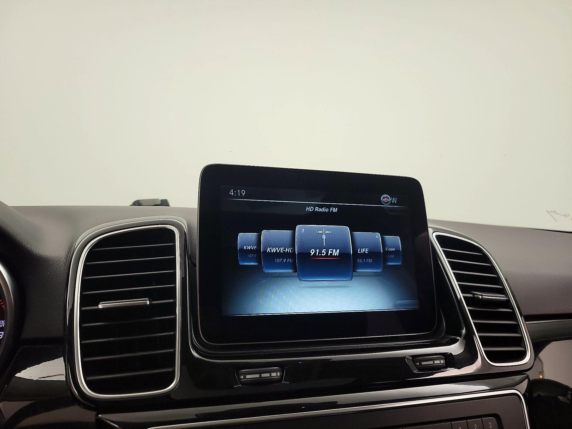 Thumbnail: 2016 Mercedes-Benz GLE - 16