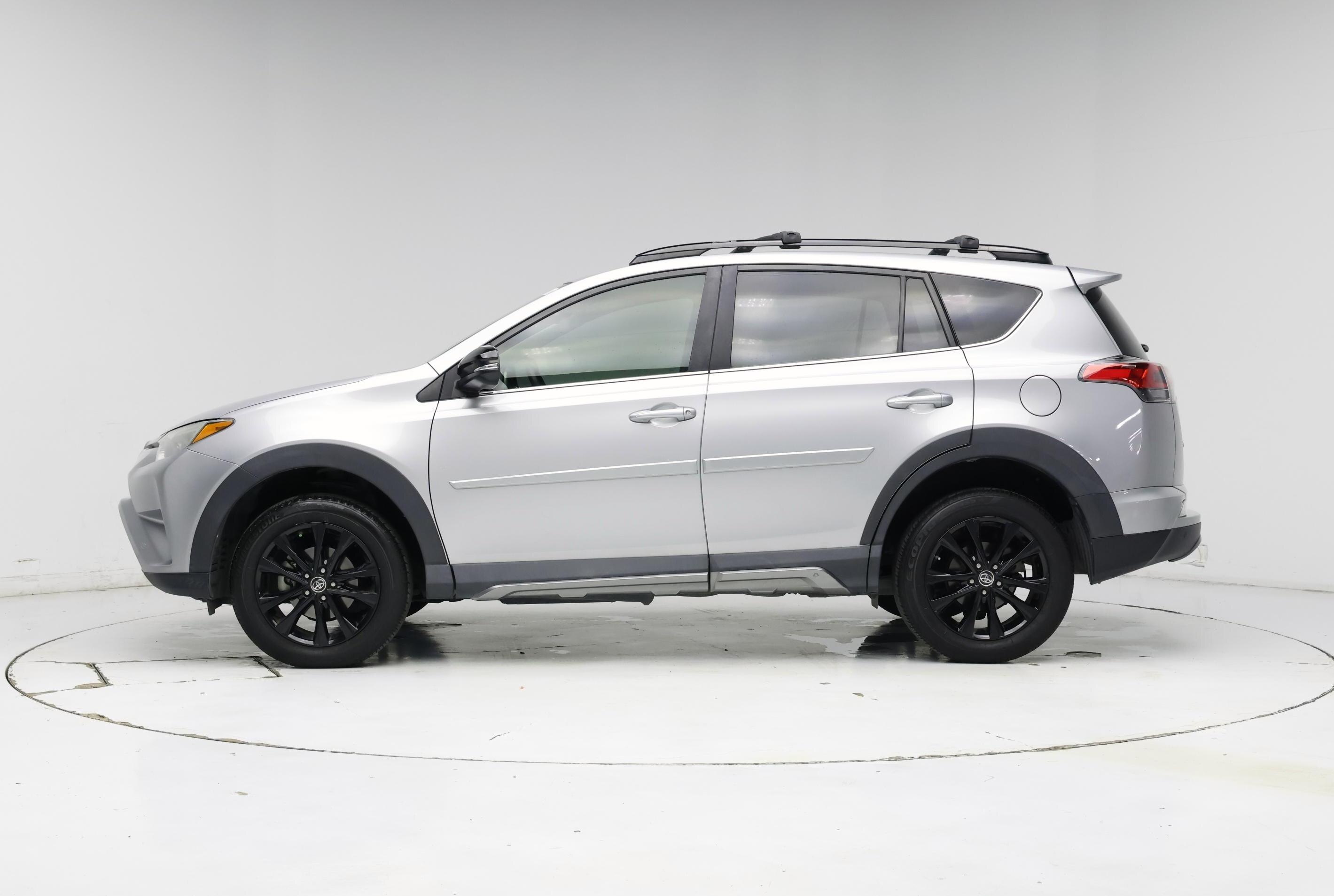 Thumbnail: 2018 Toyota RAV4 - 3