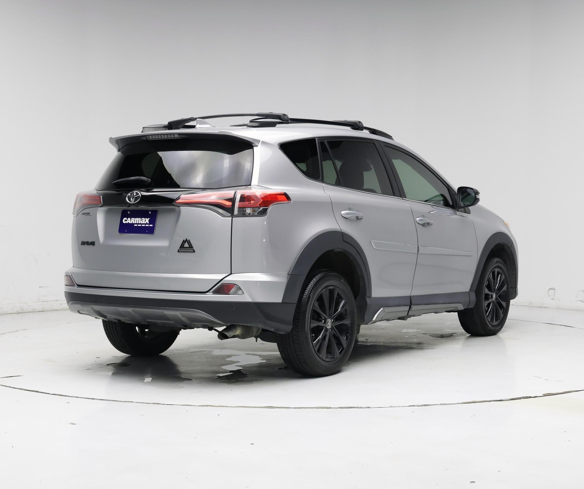 Thumbnail: 2018 Toyota RAV4 - 8