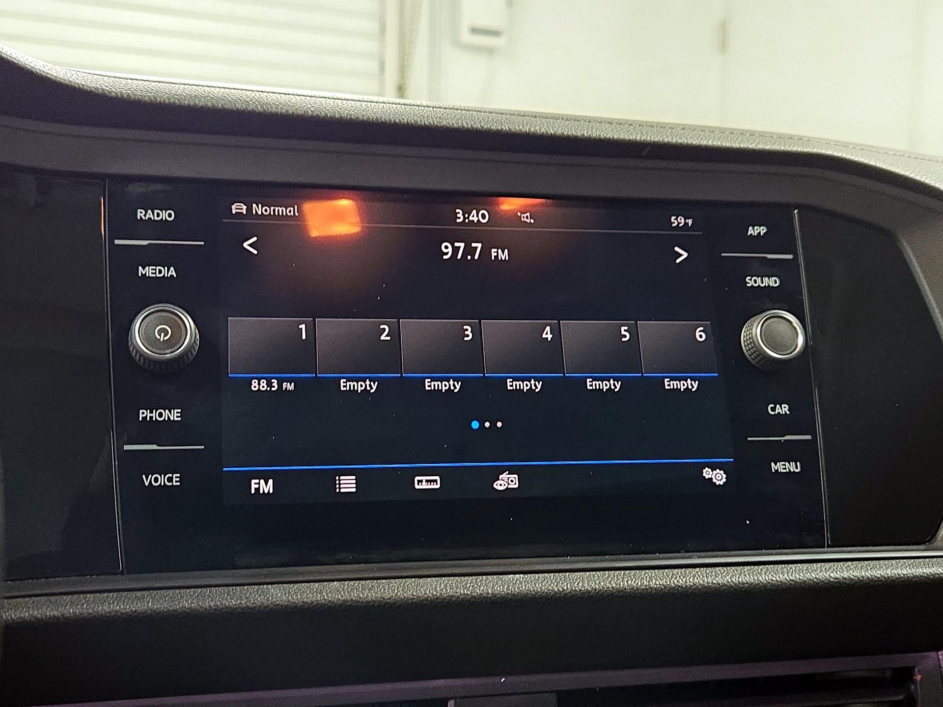 Thumbnail: 2019 Volkswagen Jetta - 15