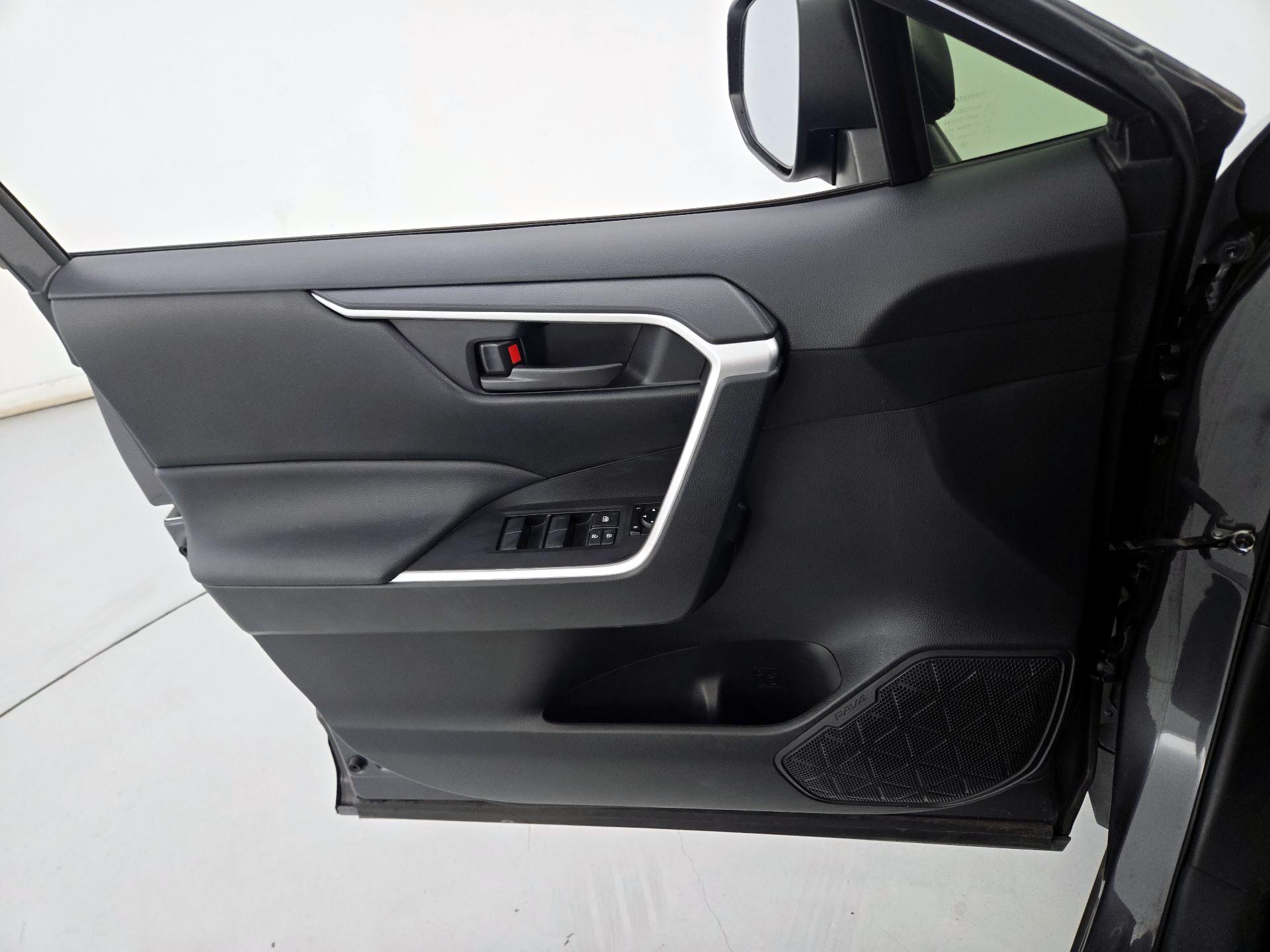 Thumbnail: 2019 Toyota RAV4 - 12