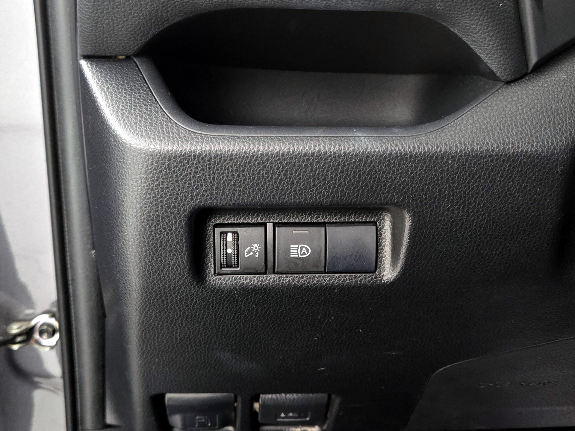 Thumbnail: 2019 Toyota RAV4 - 13