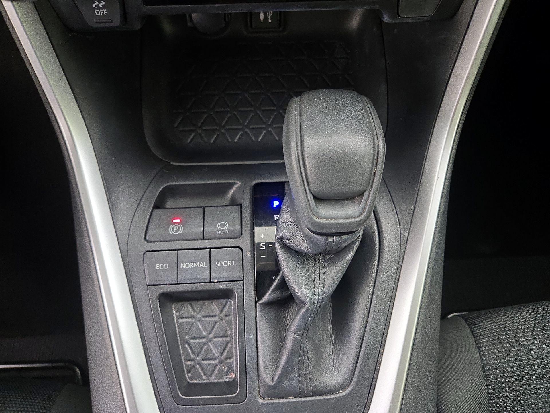 Thumbnail: 2019 Toyota RAV4 - 17