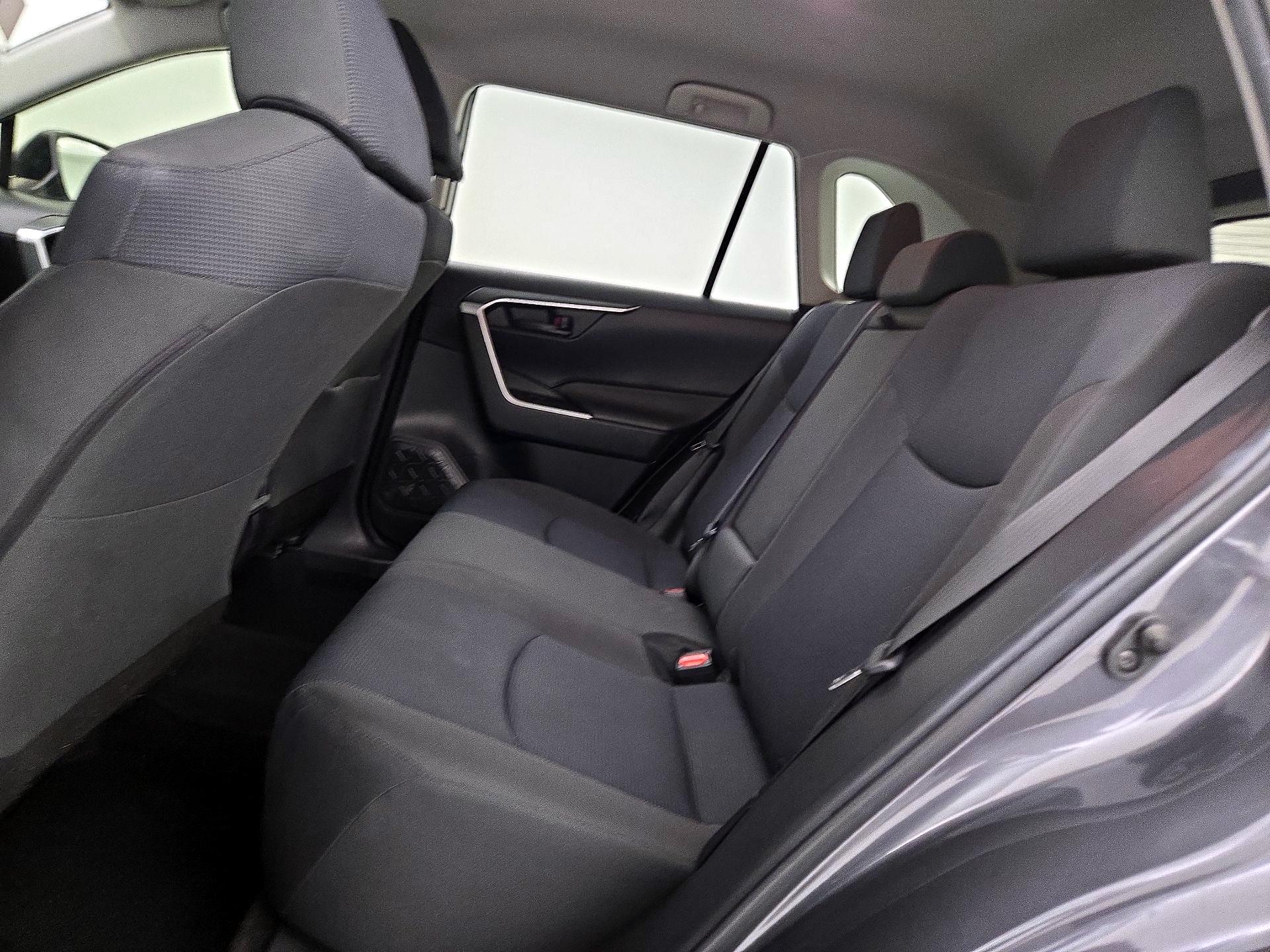 Thumbnail: 2019 Toyota RAV4 - 19