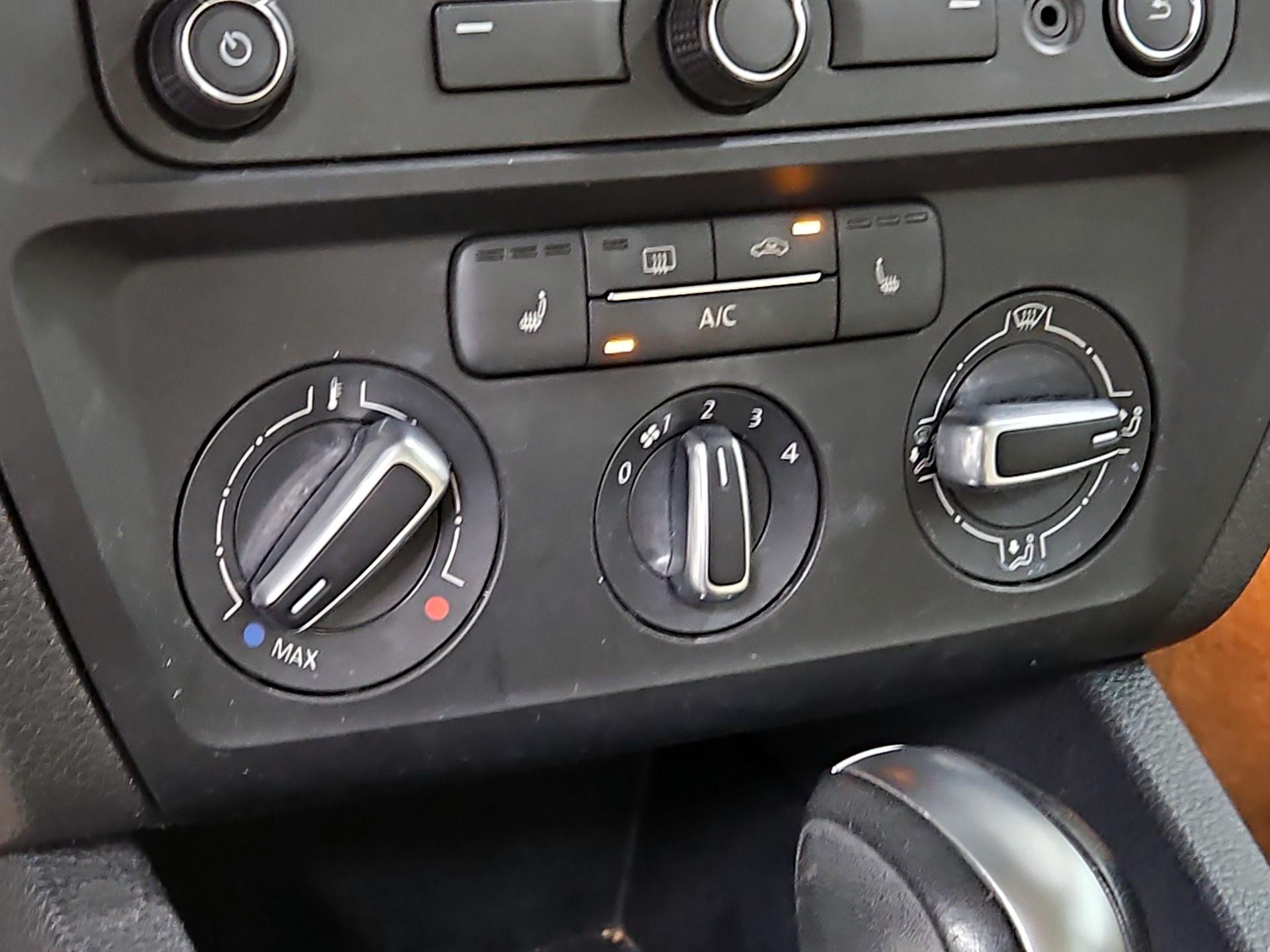 Thumbnail: 2015 Volkswagen Jetta - 17