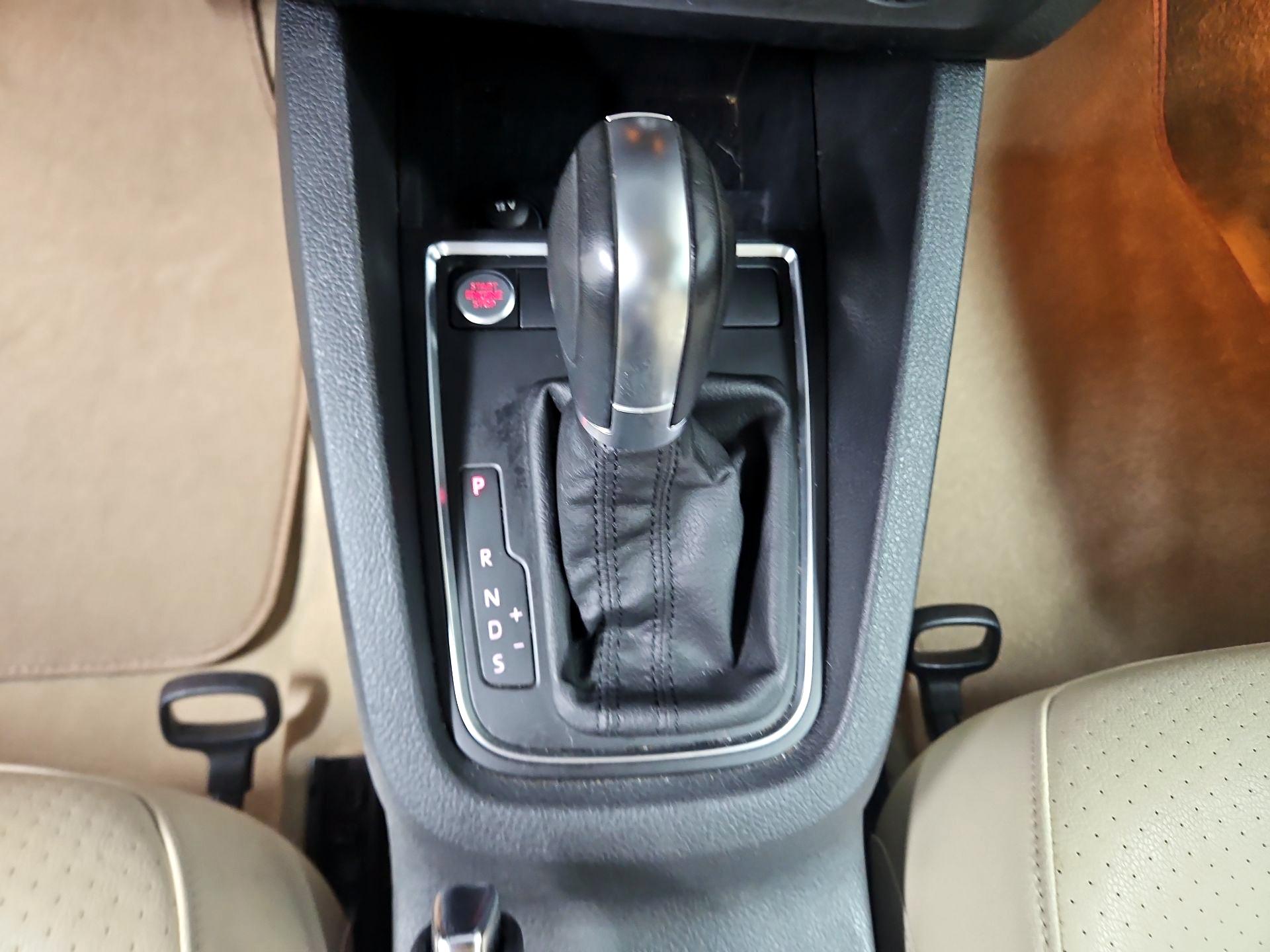 Thumbnail: 2015 Volkswagen Jetta - 18