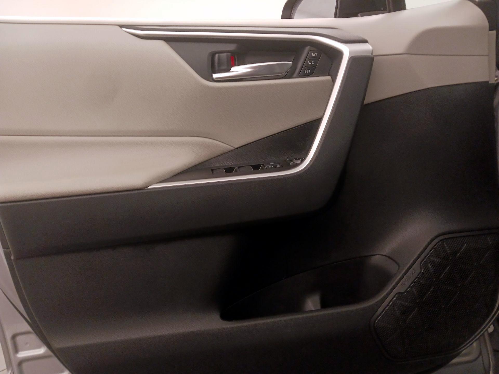 Thumbnail: 2021 Toyota RAV4 - 12