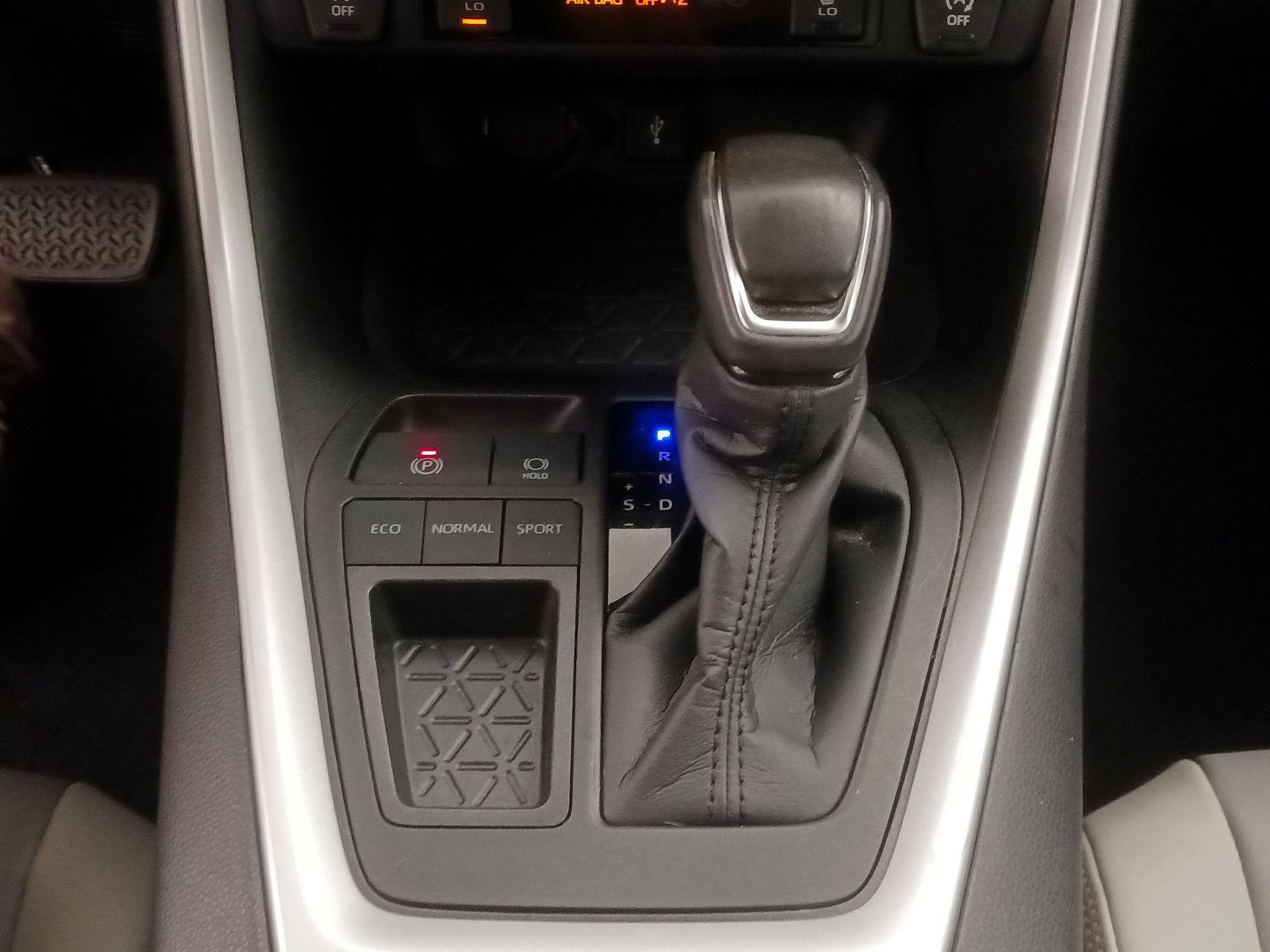 Thumbnail: 2021 Toyota RAV4 - 17