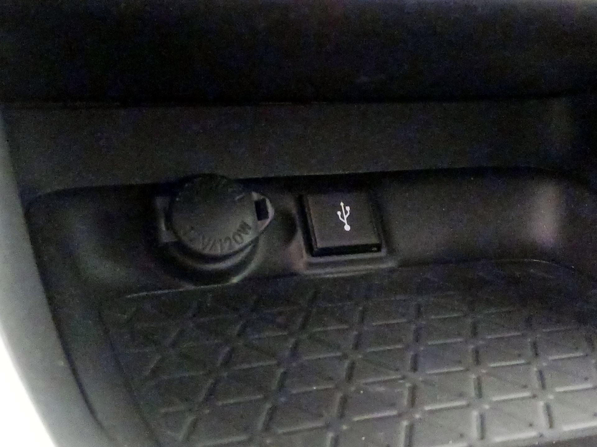 Thumbnail: 2021 Toyota RAV4 - 18