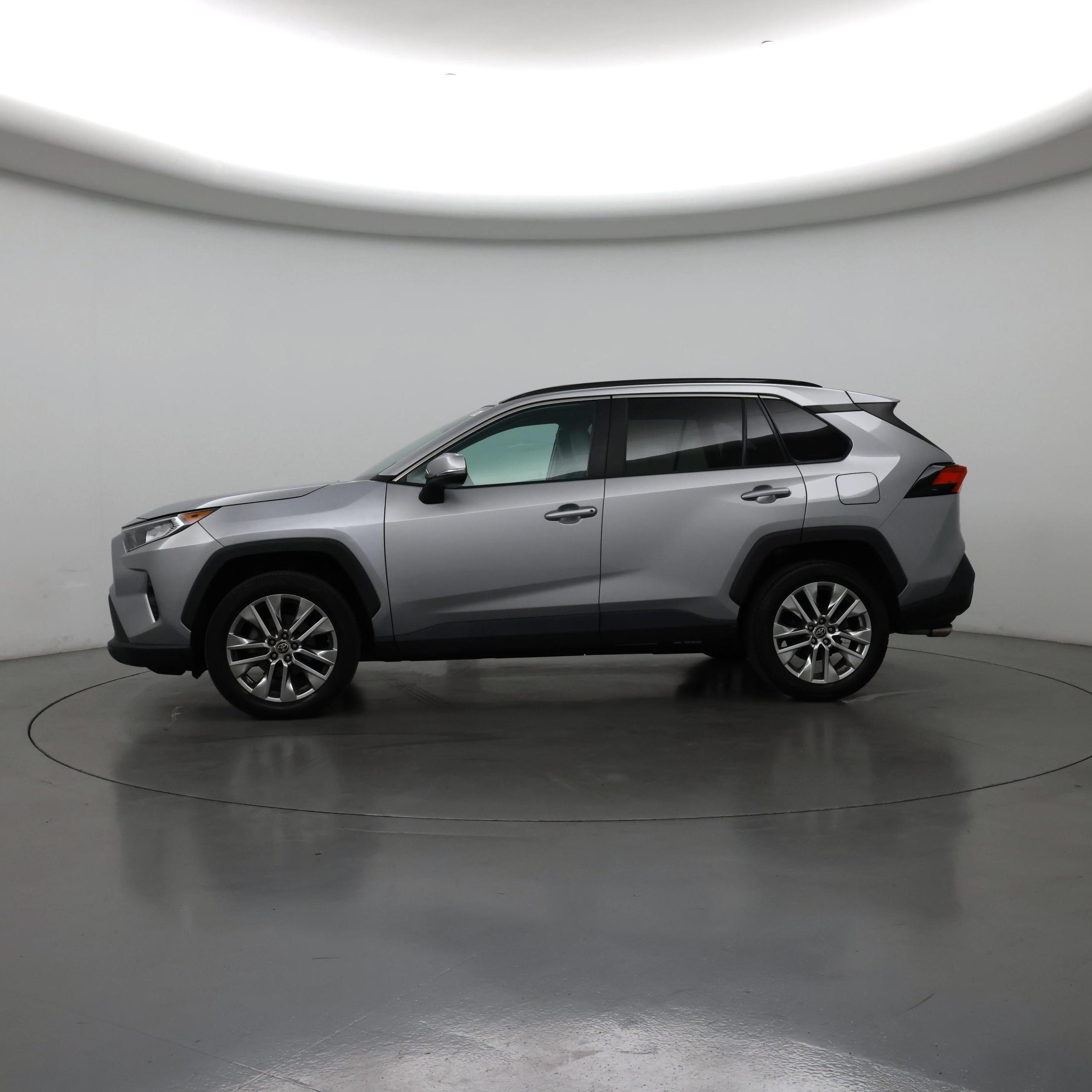 Thumbnail: 2021 Toyota RAV4 - 3