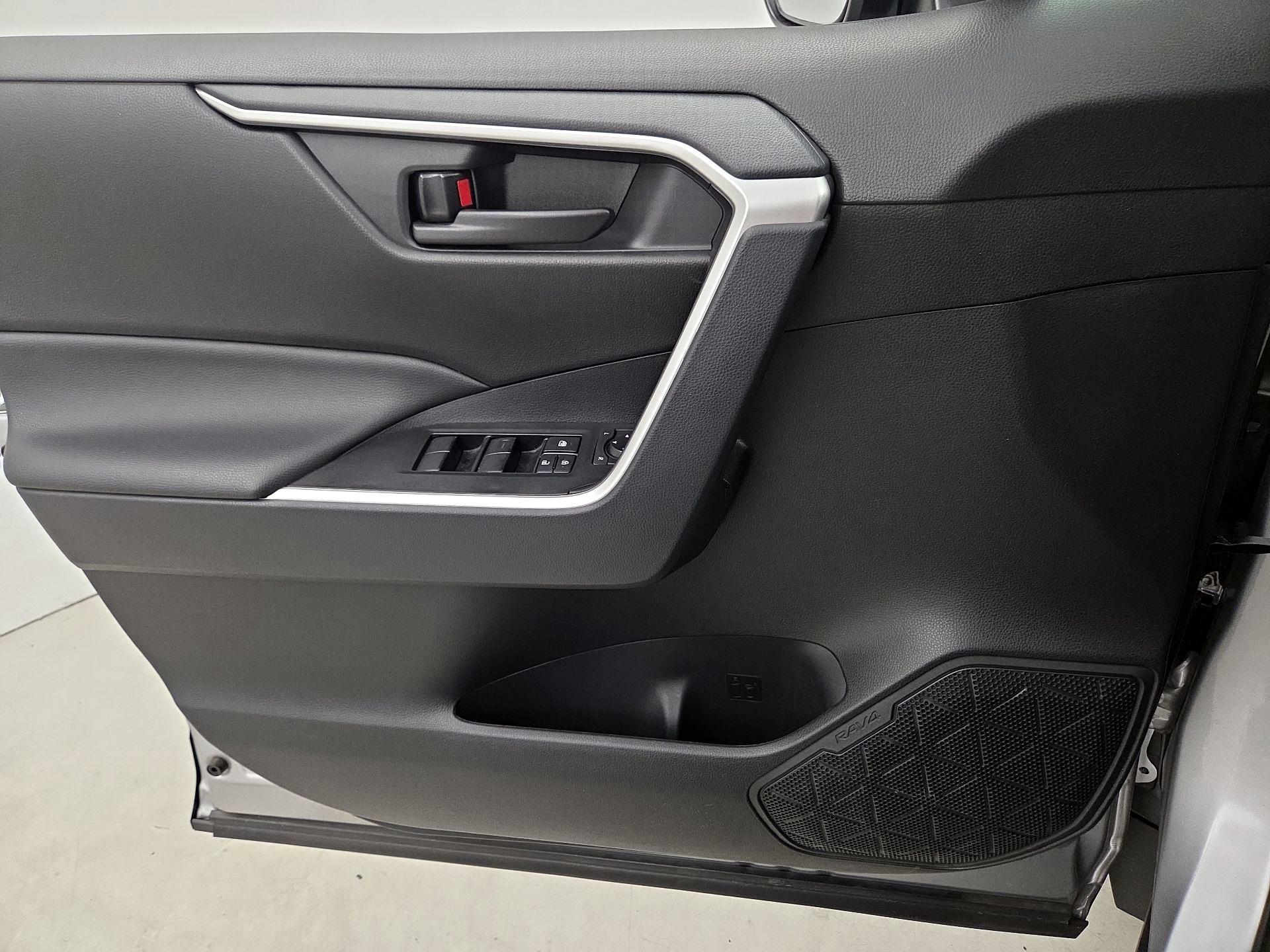 Thumbnail: 2025 Toyota RAV4 - 12