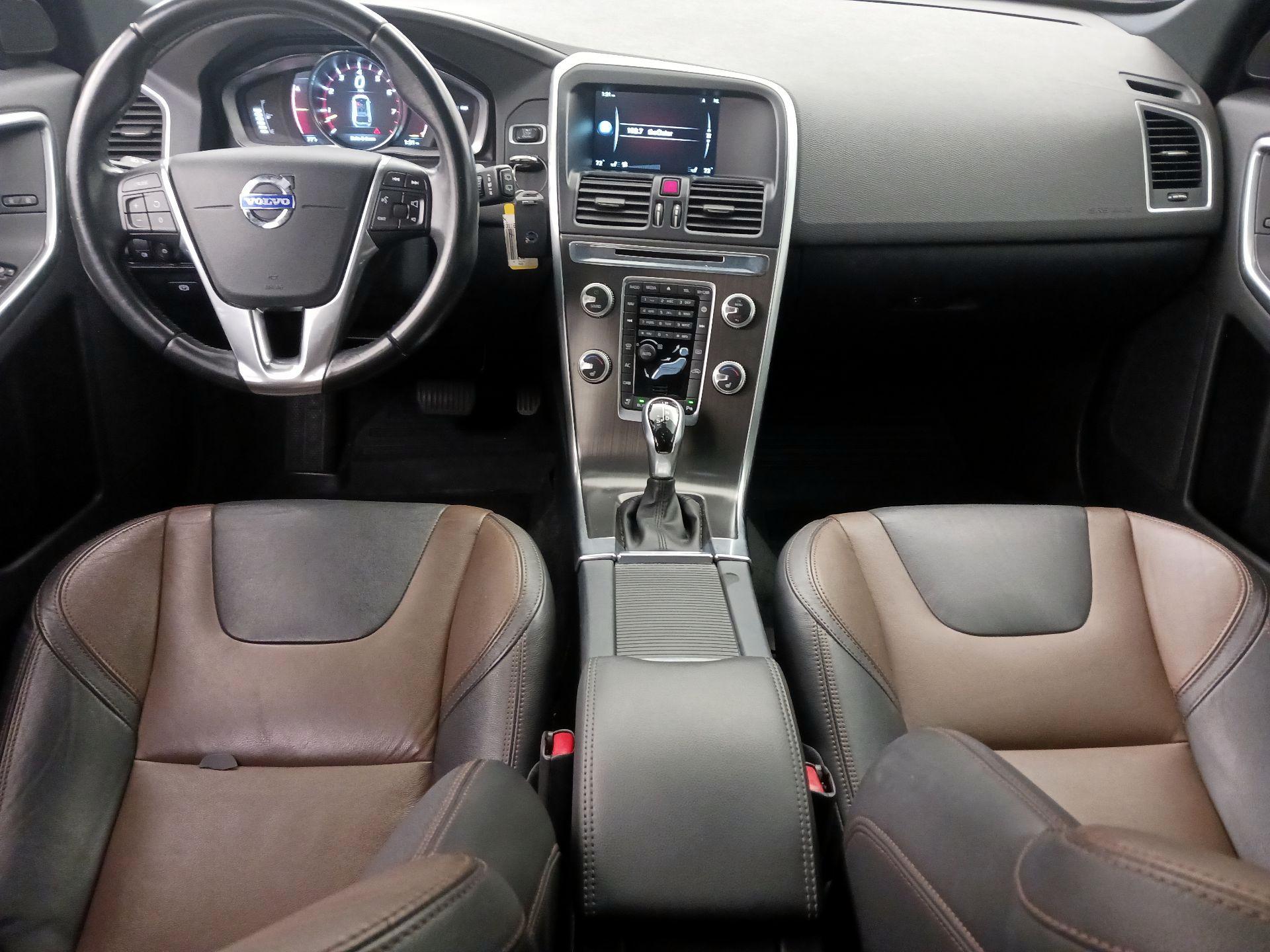 Thumbnail: 2016 Volvo XC60 - 9