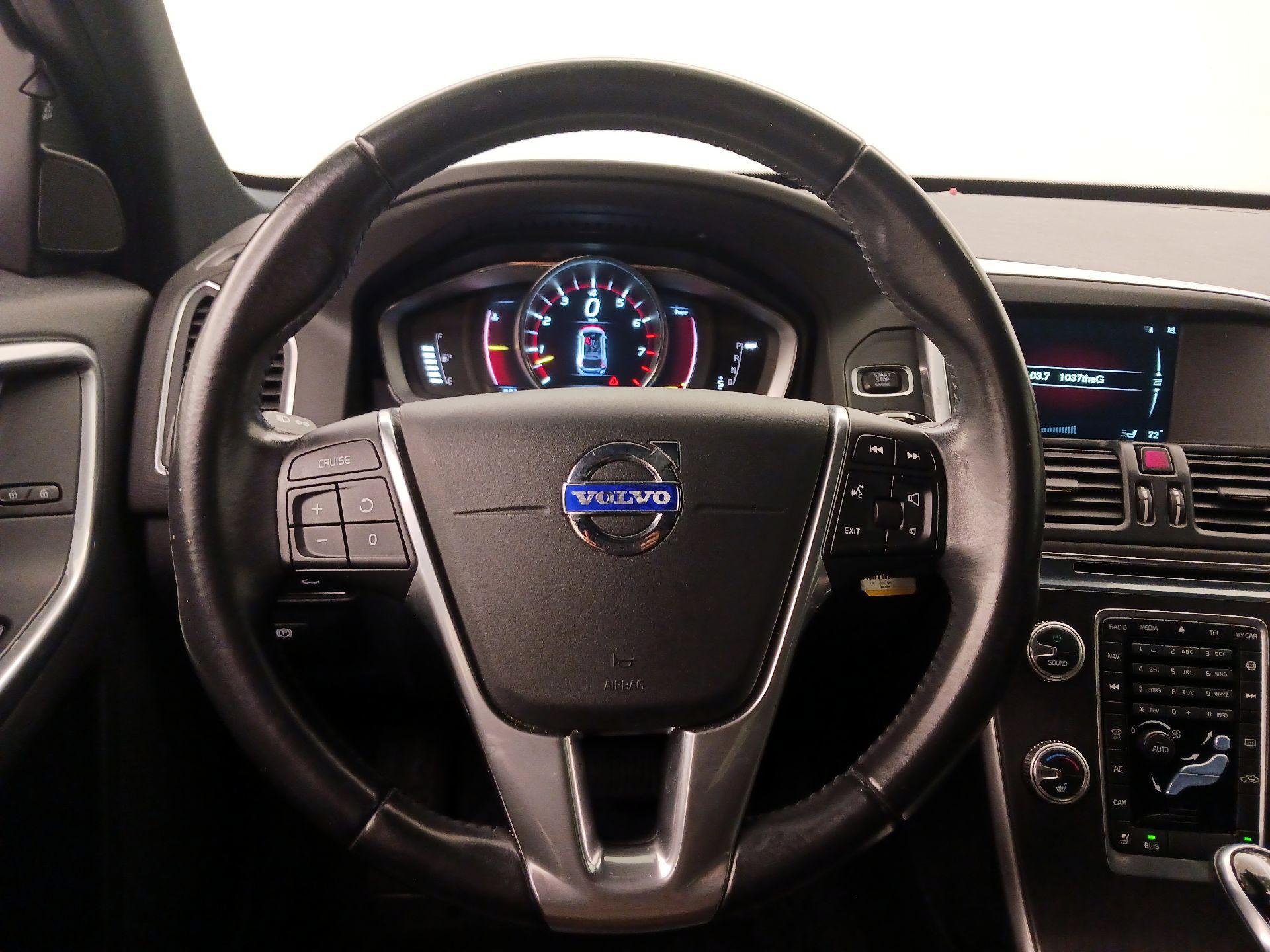Thumbnail: 2016 Volvo XC60 - 10