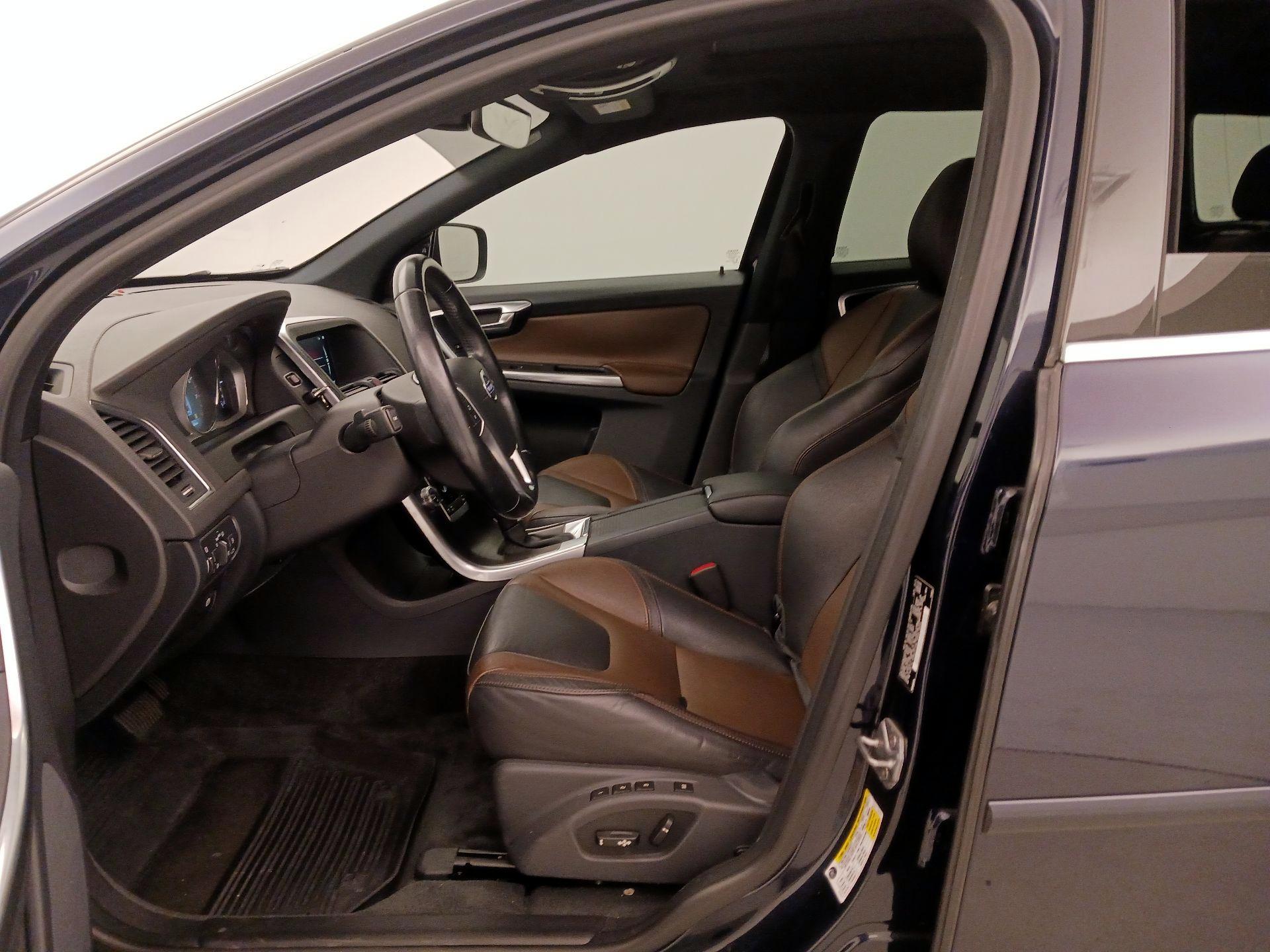Thumbnail: 2016 Volvo XC60 - 11