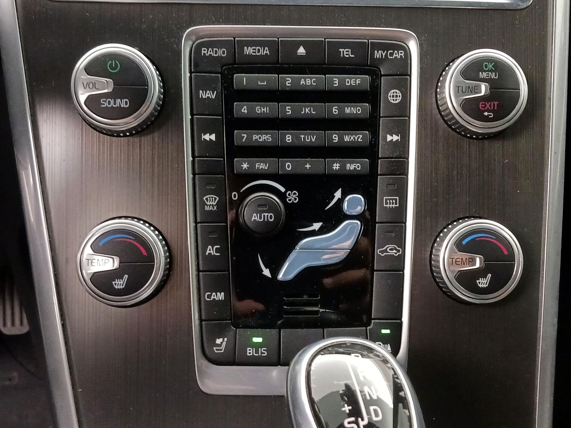 Thumbnail: 2016 Volvo XC60 - 16