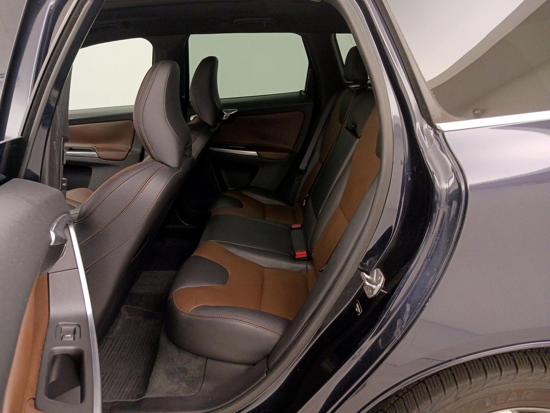 Thumbnail: 2016 Volvo XC60 - 20