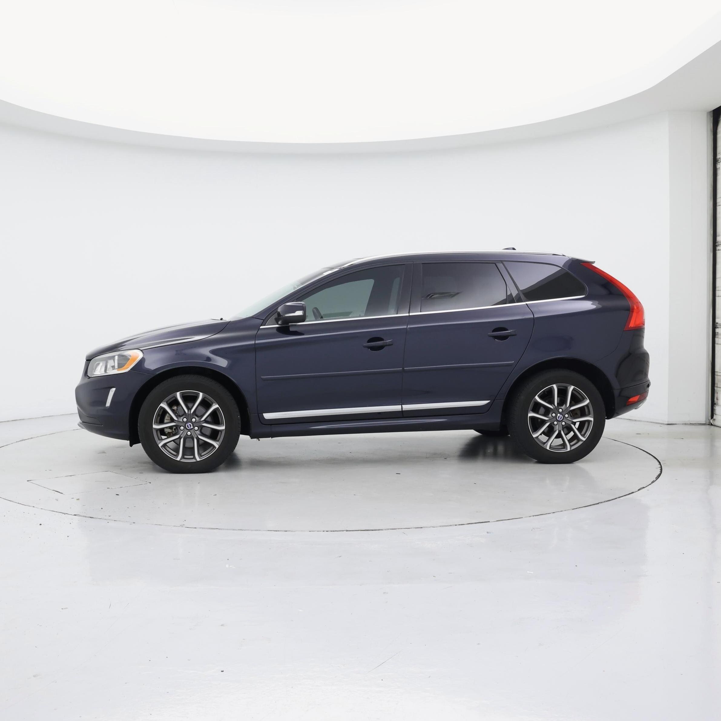 Thumbnail: 2016 Volvo XC60 - 3