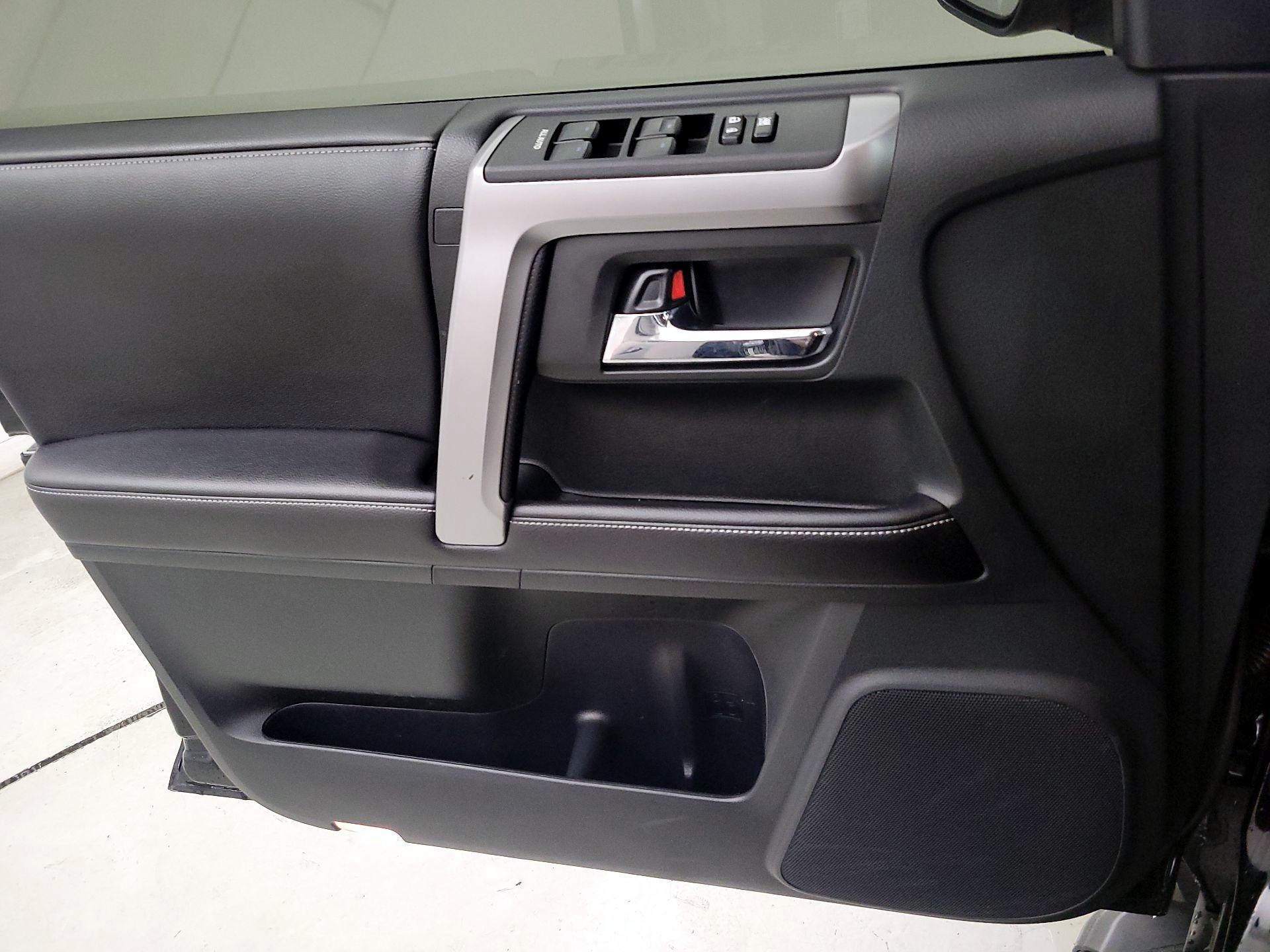 Thumbnail: 2016 Toyota 4Runner - 12