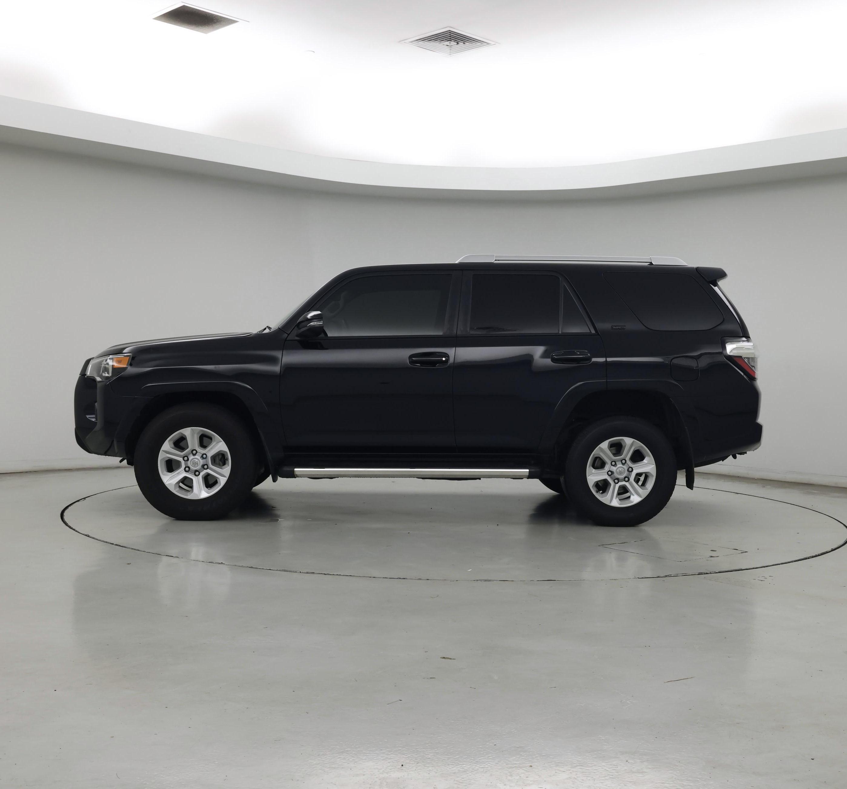 Thumbnail: 2016 Toyota 4Runner - 3
