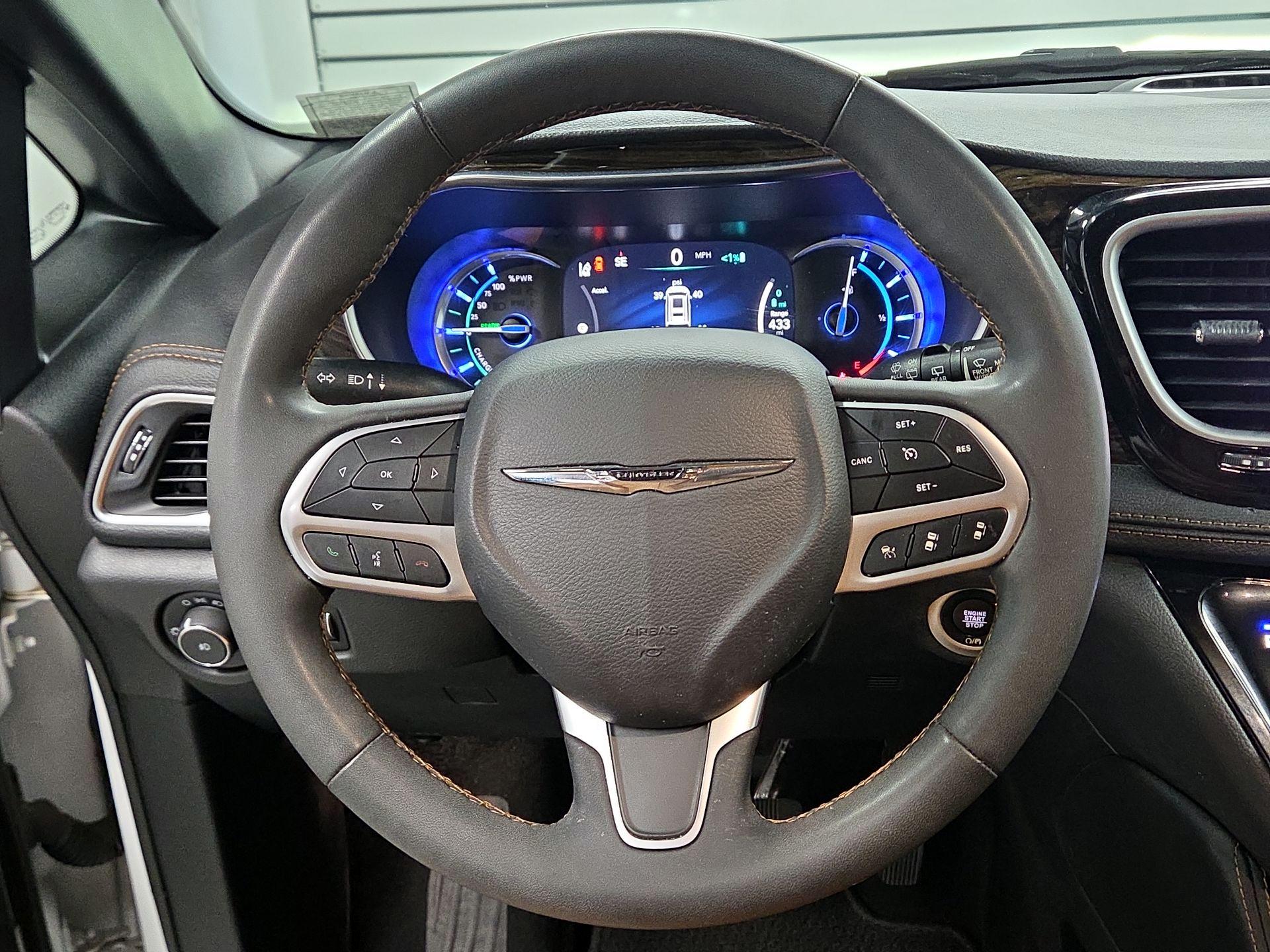 Thumbnail: 2023 Chrysler Pacifica - 10