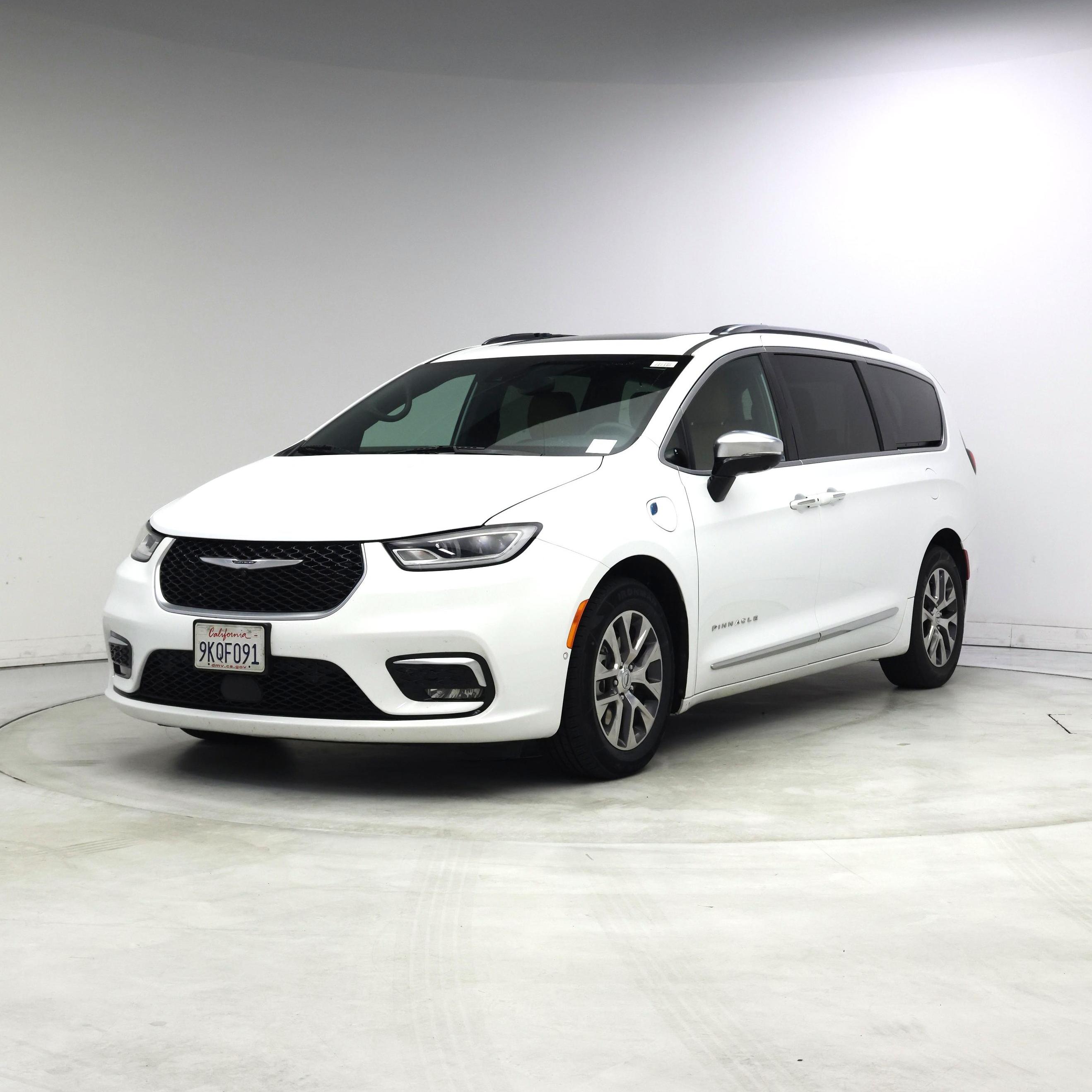 Thumbnail: 2023 Chrysler Pacifica - 4