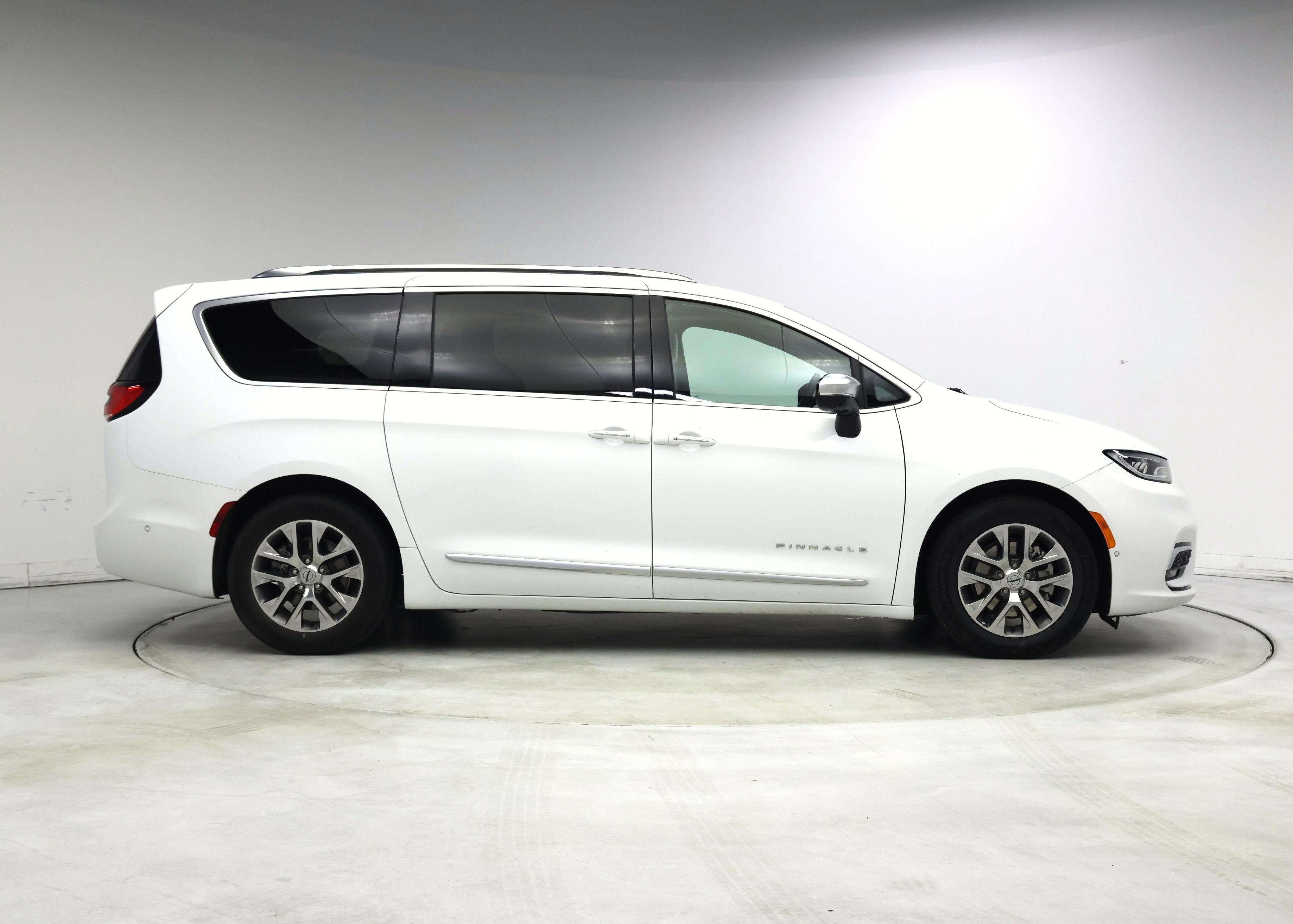 Thumbnail: 2023 Chrysler Pacifica - 7