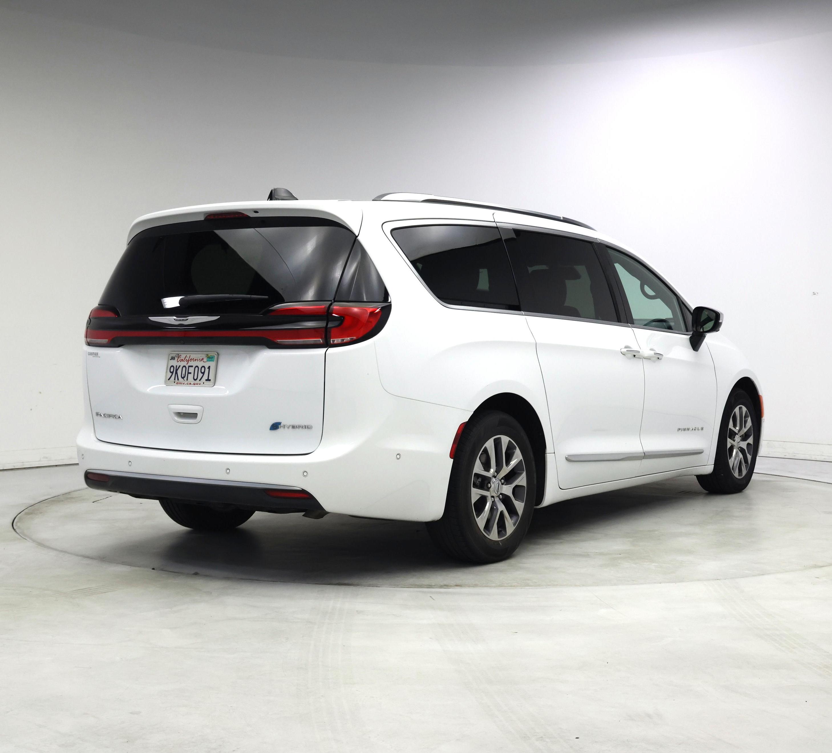 Thumbnail: 2023 Chrysler Pacifica - 8