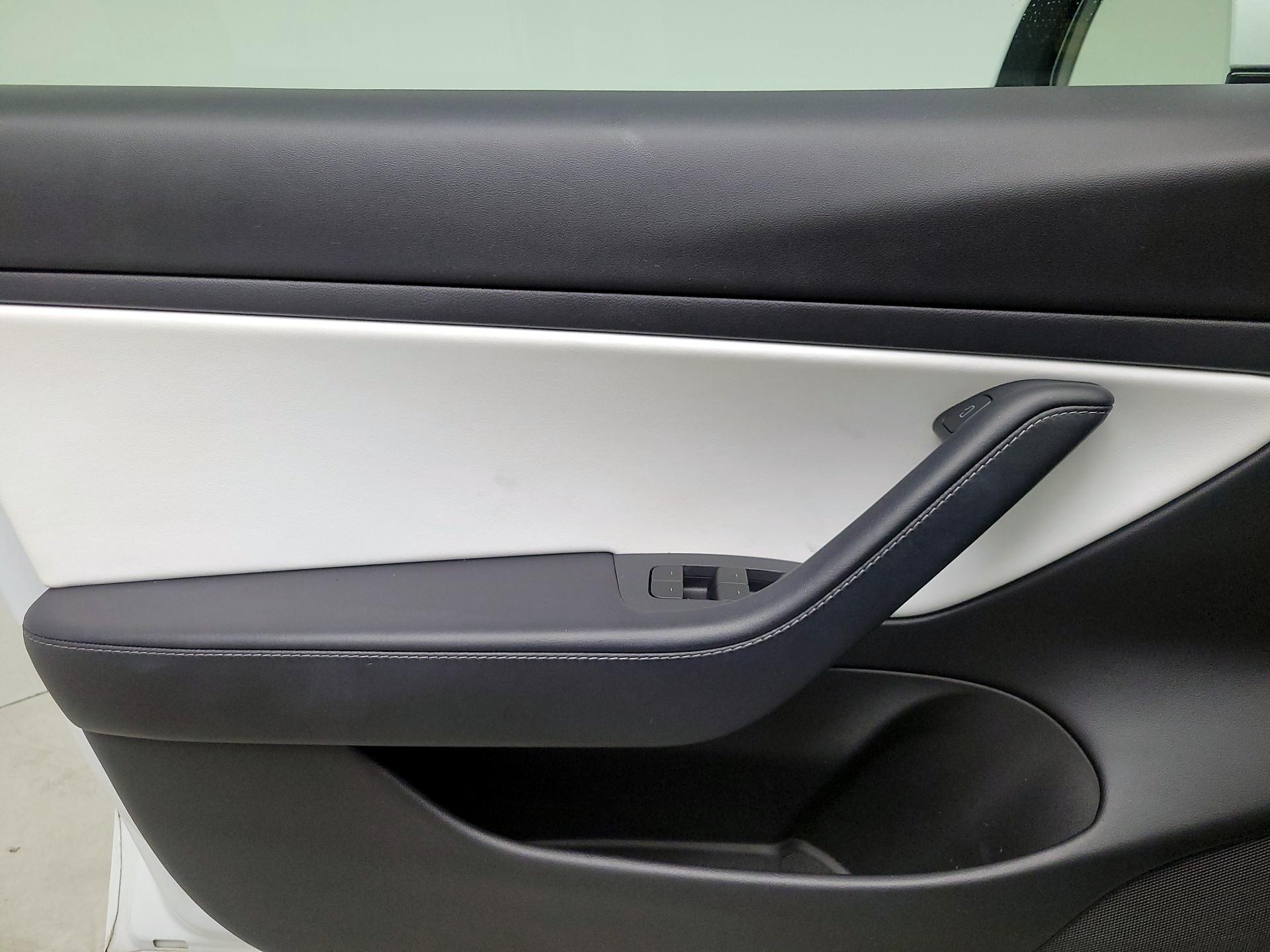 Thumbnail: 2021 Tesla Model 3 - 12