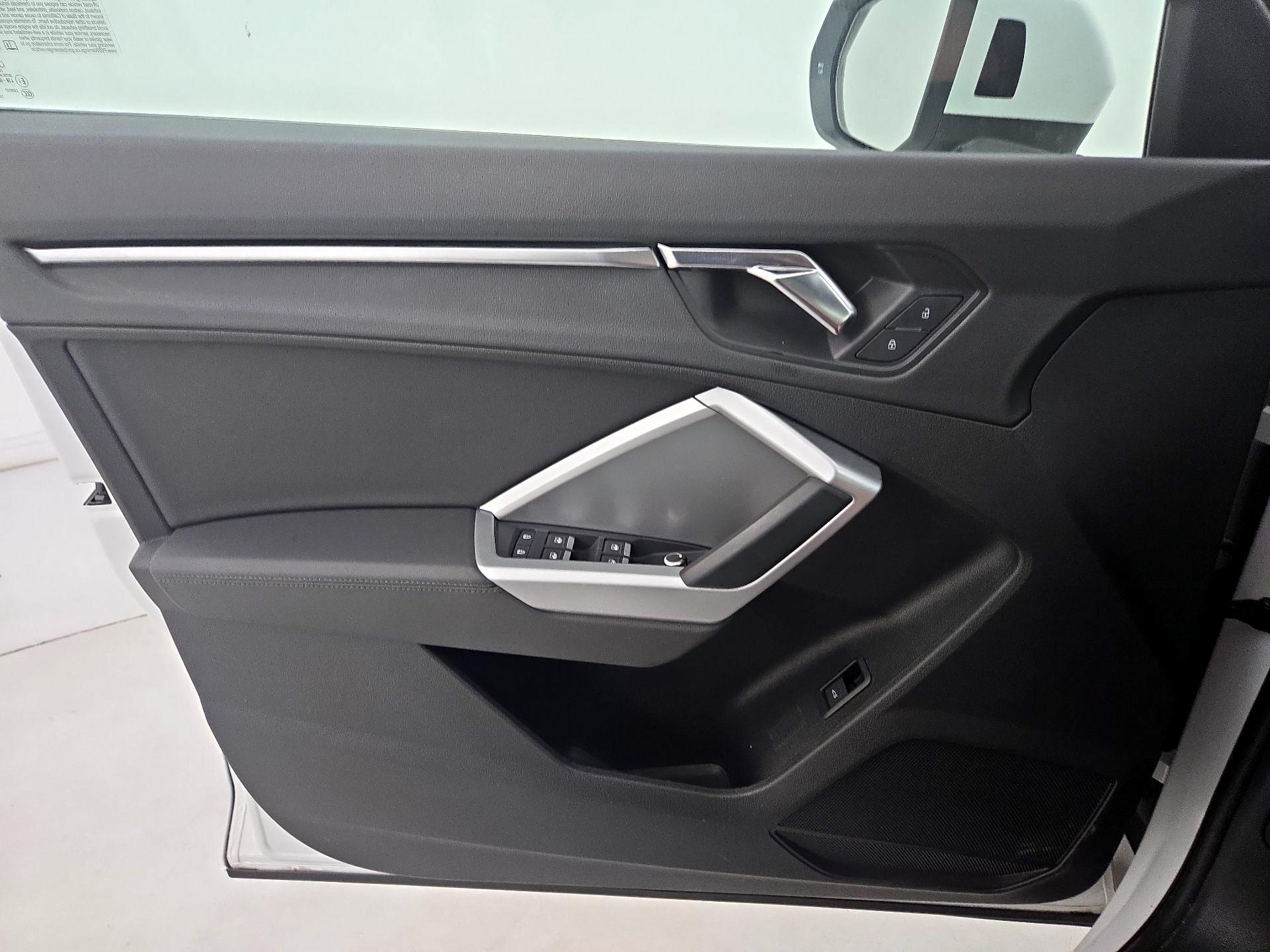 Thumbnail: 2020 Audi Q3 - 12