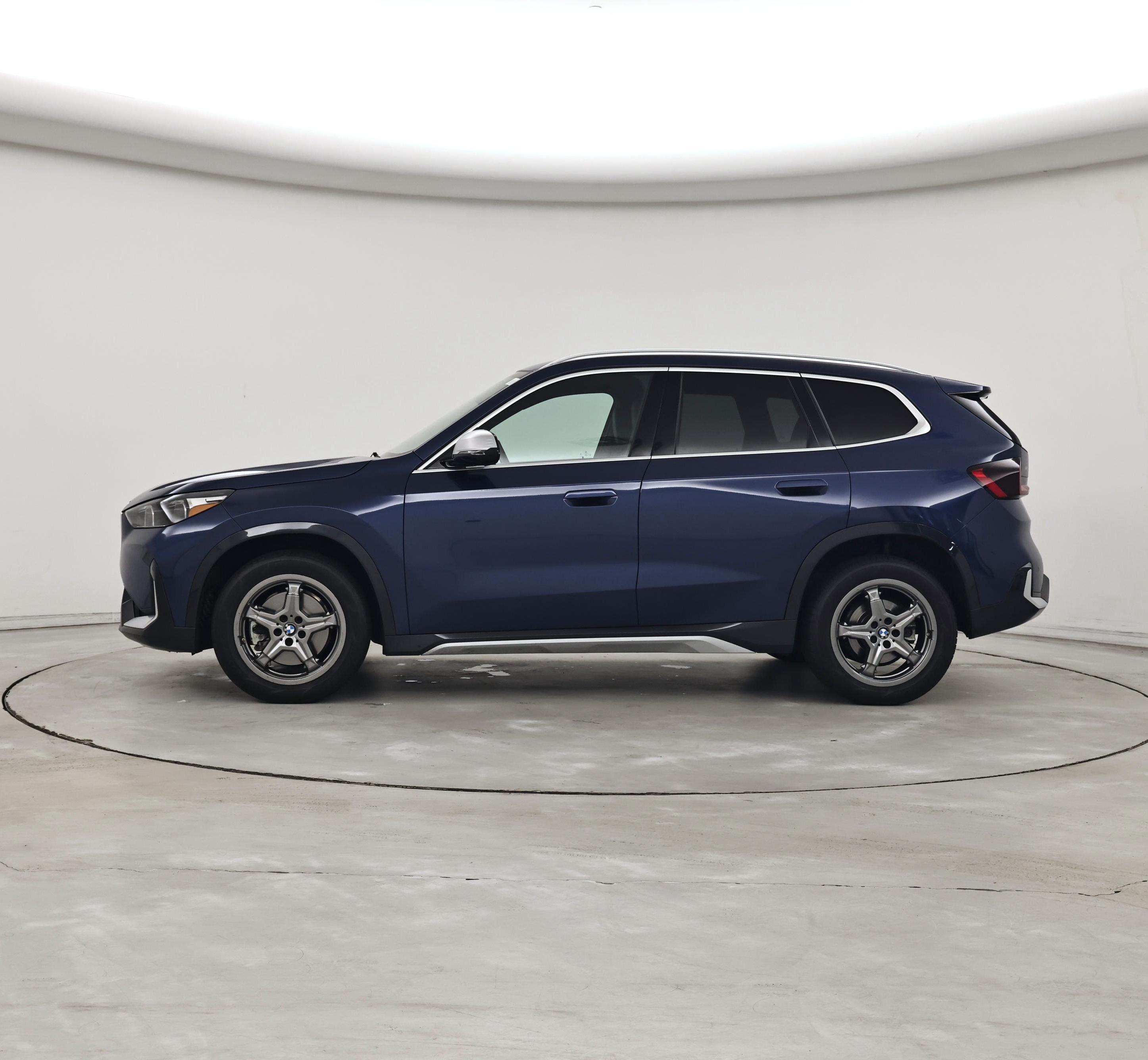 Thumbnail: 2023 BMW X1 - 3